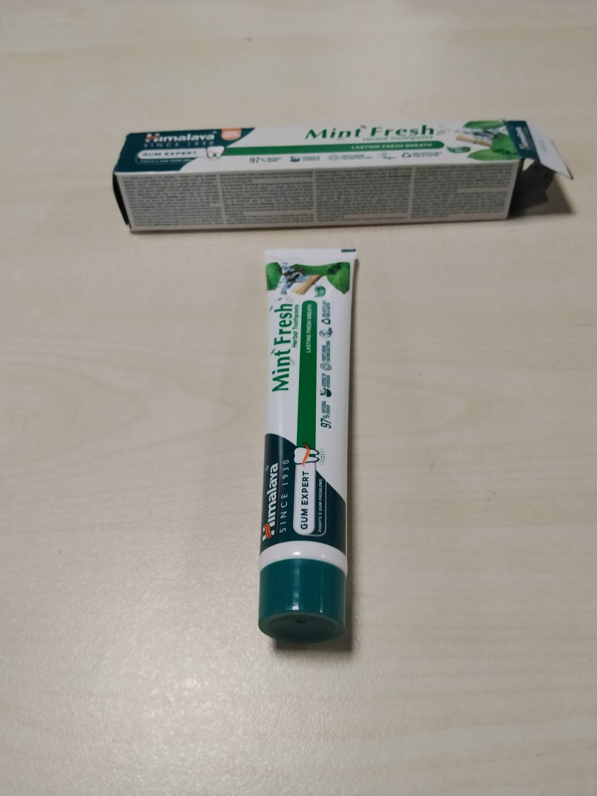 297823 - HIMALAYA Pastë Dhëmbësh me Mente të Freskët Bimore, 75 ml, Gama e Ekspertëve për Mishra të Shëndetshëm