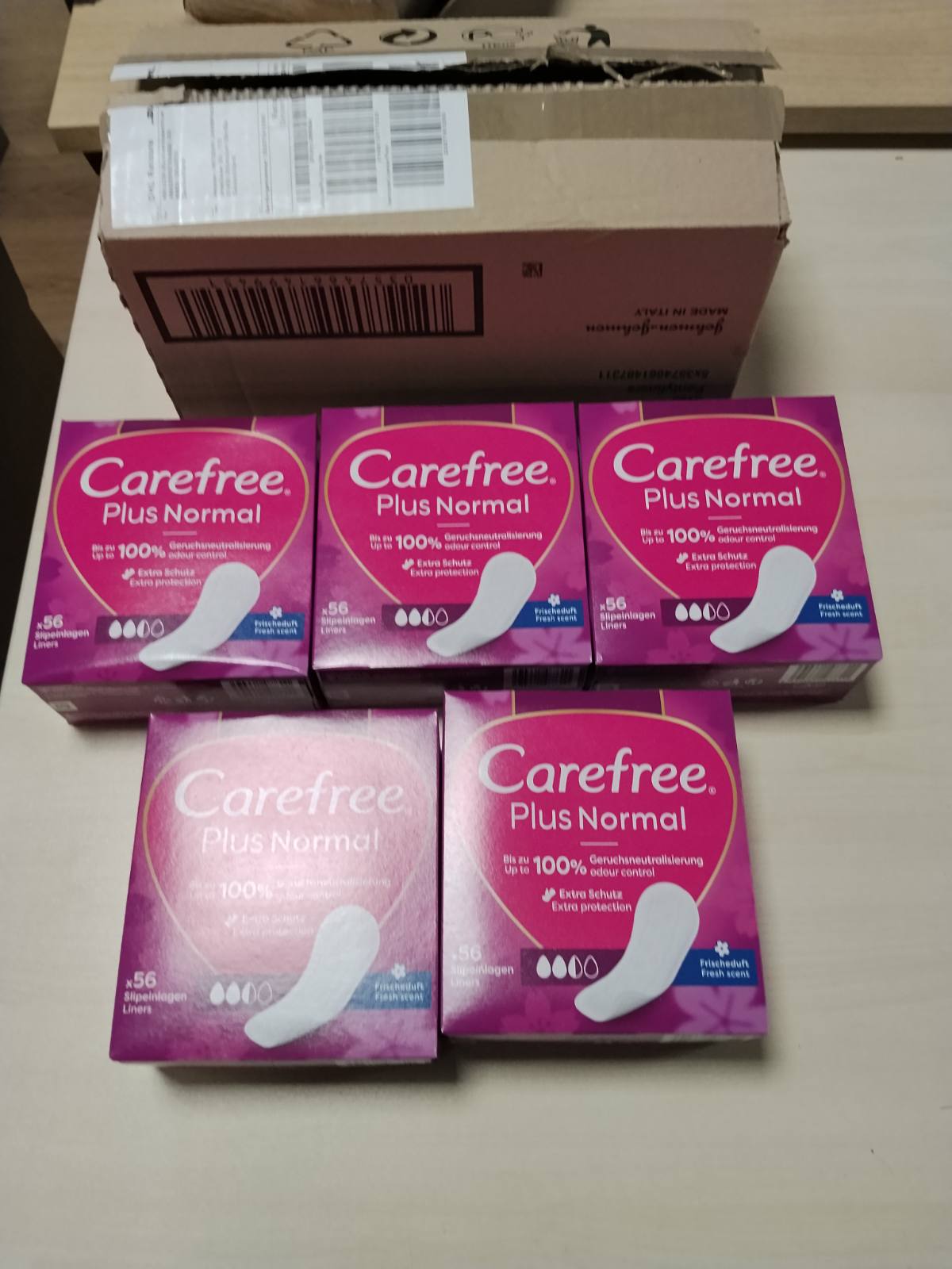 297294 - CAREFREE Plus Normal Mbrojtëse ditore me aromë të freskët, mbulesa ditore super thithëse, 56 copë