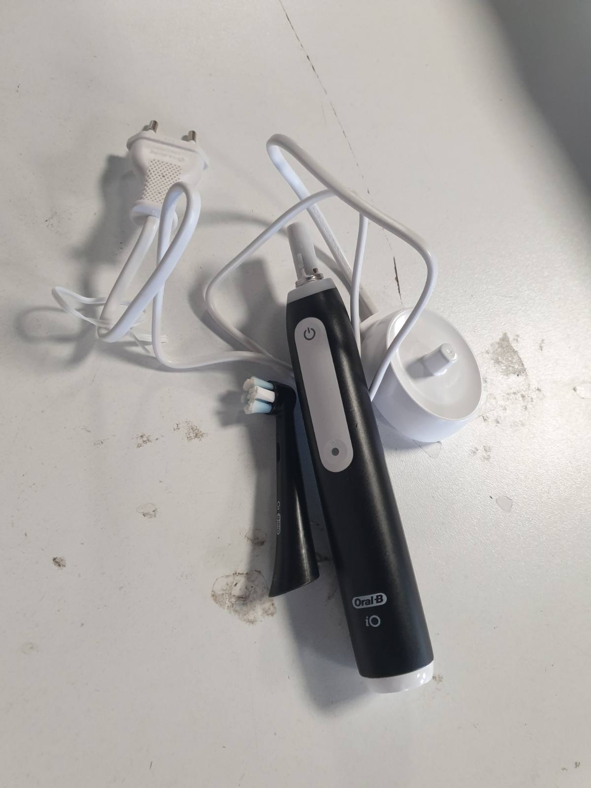 274875 - Oral-B Furçë dhëmbësh elektrike iO Series 3 Plus Edition, tre mënyra pastrimi, e projektuar nga Braun, FITUES I TESTIT Stiftung Warentest (12, 2024), e zezë mat