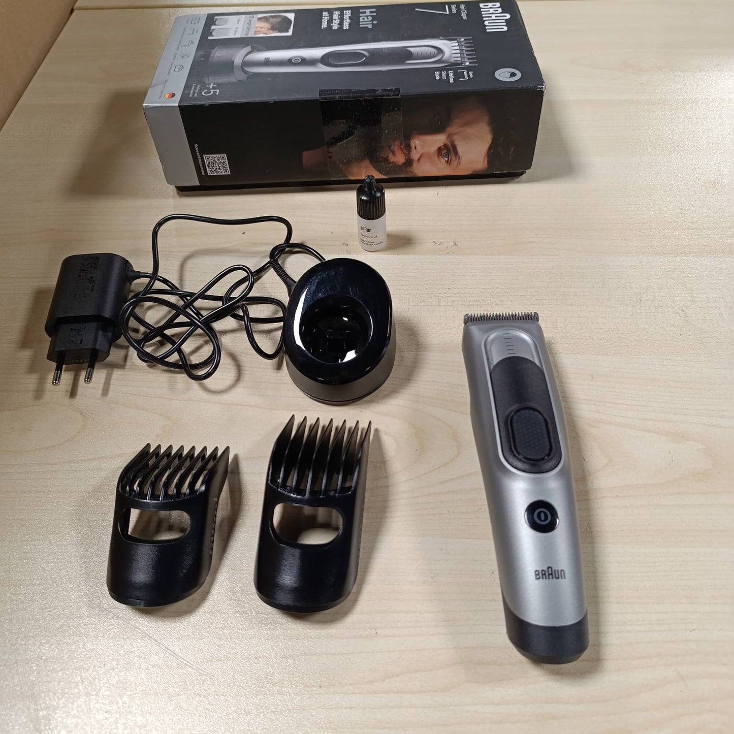 274951 - BRAUN Makinë prerëse flokësh pa tel Series 7 HC7590, 17 cilësime gjatësie, jetëgjatësi baterie 50 minuta, rezistente ndaj ujit, 5 aksesorë shtesë