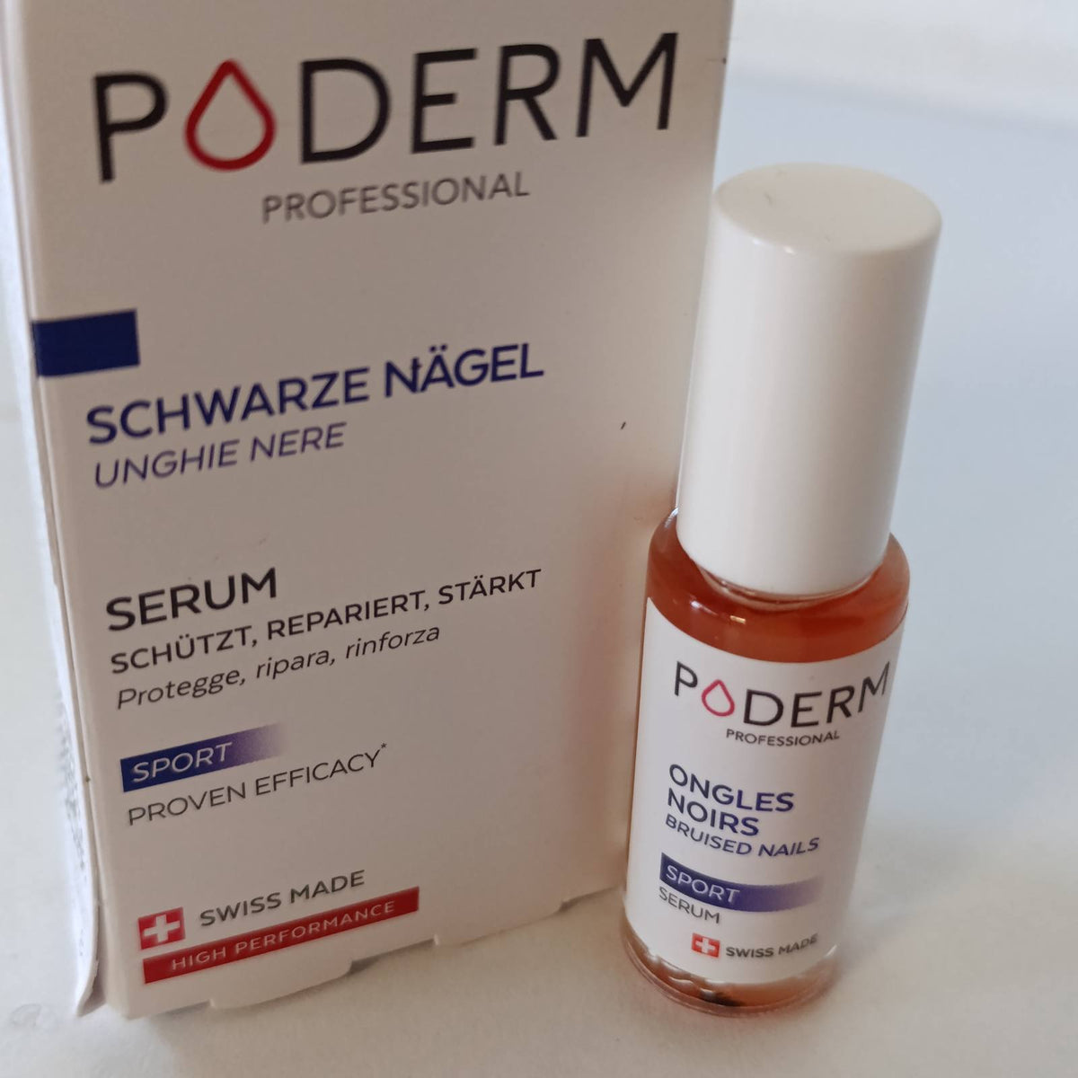 303107 - PODERM - THONJ TË TRAUMATIZUAR BLU | Trajtim bimor kundër hematomave, kërpudhave dhe baktereve | Riparime dhe kujdes | Kujdes profesional për këmbët dhe duart | E thjeshtë dhe e shpejtë | Prodhuar në Zvicër