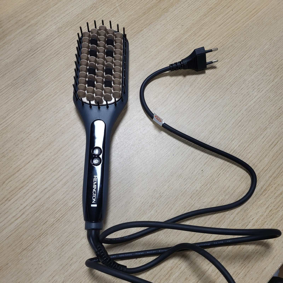 296819 - Remington Furçë Drejtuese 2-në-1 - Furçë flokësh dhe drejtuese - Qime të veshura me qeramikë, ekran dixhital, 150-230°C - CB7400, e zezë