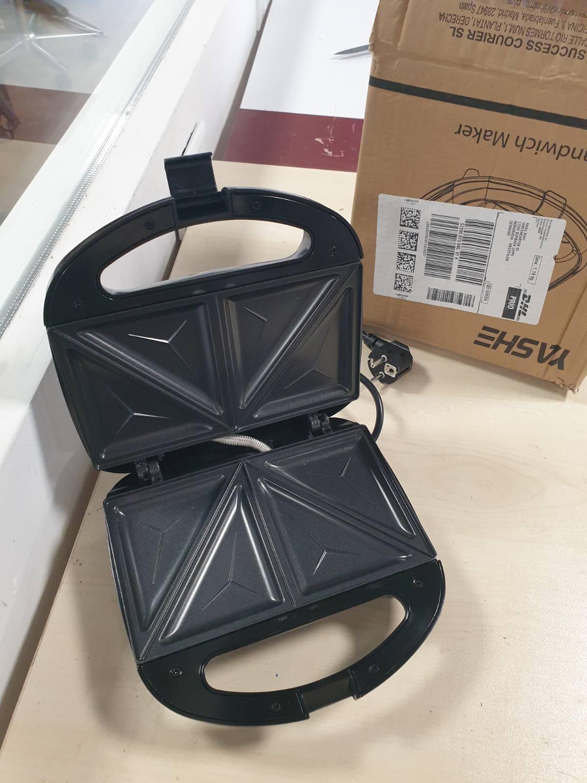 162774 - YASHE Toster për Sanduiçë 750W, me Pjata që nuk Ngjiten dhe Termostat Automatik, Tregues LED, Material i Sigurt Pa BPA