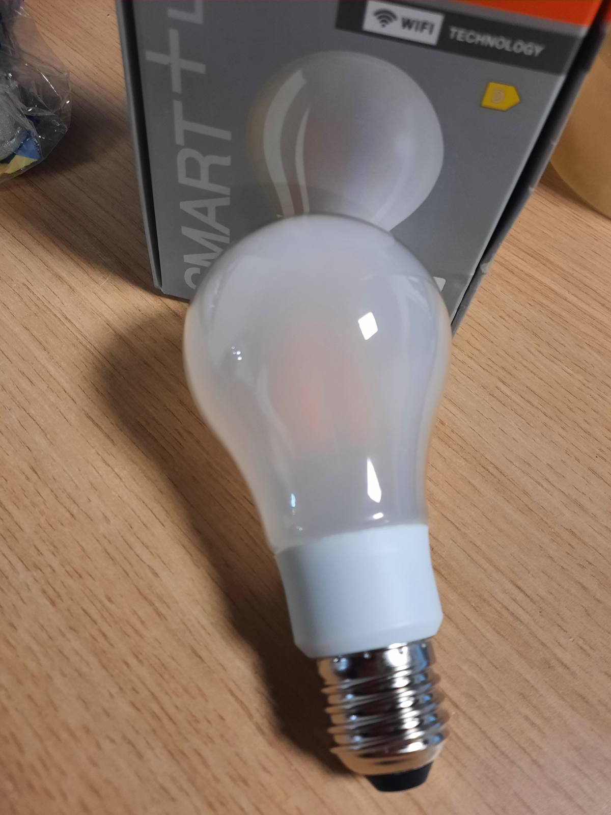 186379 - LEDVANCE - Llampa Inteligjente LED me Wi-Fi, Bazë E27, E Bardhë e Ngrohtë (2700K), Formë Llambë, 75W, E Kontrollueshme nga Alexa, Google dhe Aplikacion, 1 Pako