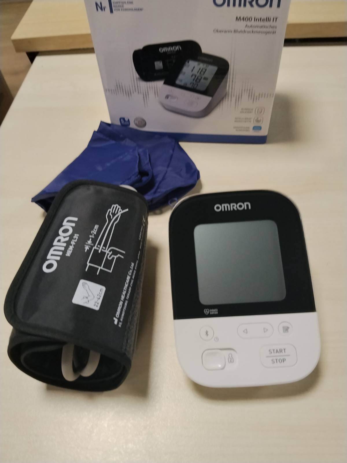 296667 - OMRON M400 Intelli IT - Monitor Automatik i Tensionit të Gjakut për Krahun e Sipërm, I Validuar Klinikisht, I përshtatshëm për Diabetikët dhe Gratë Shtatzëna, Aplikacion Falas për Smartphone (iOS dhe Android), 22-42 cm