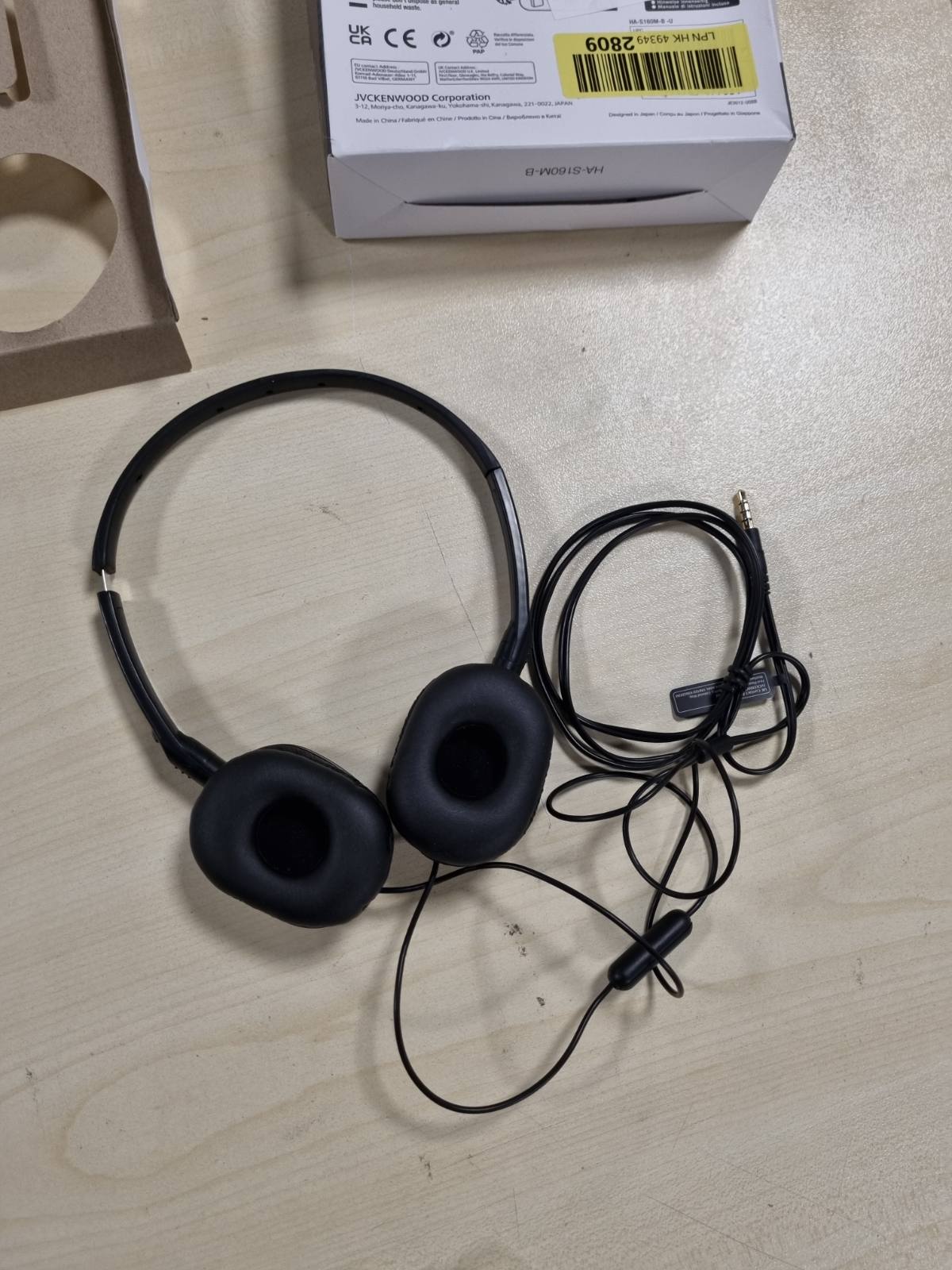 299563 - JVC HA-S160M-B, Kufje të Palosshme dhe Kompakte, me Çelës Mikrofoni, të Zeza