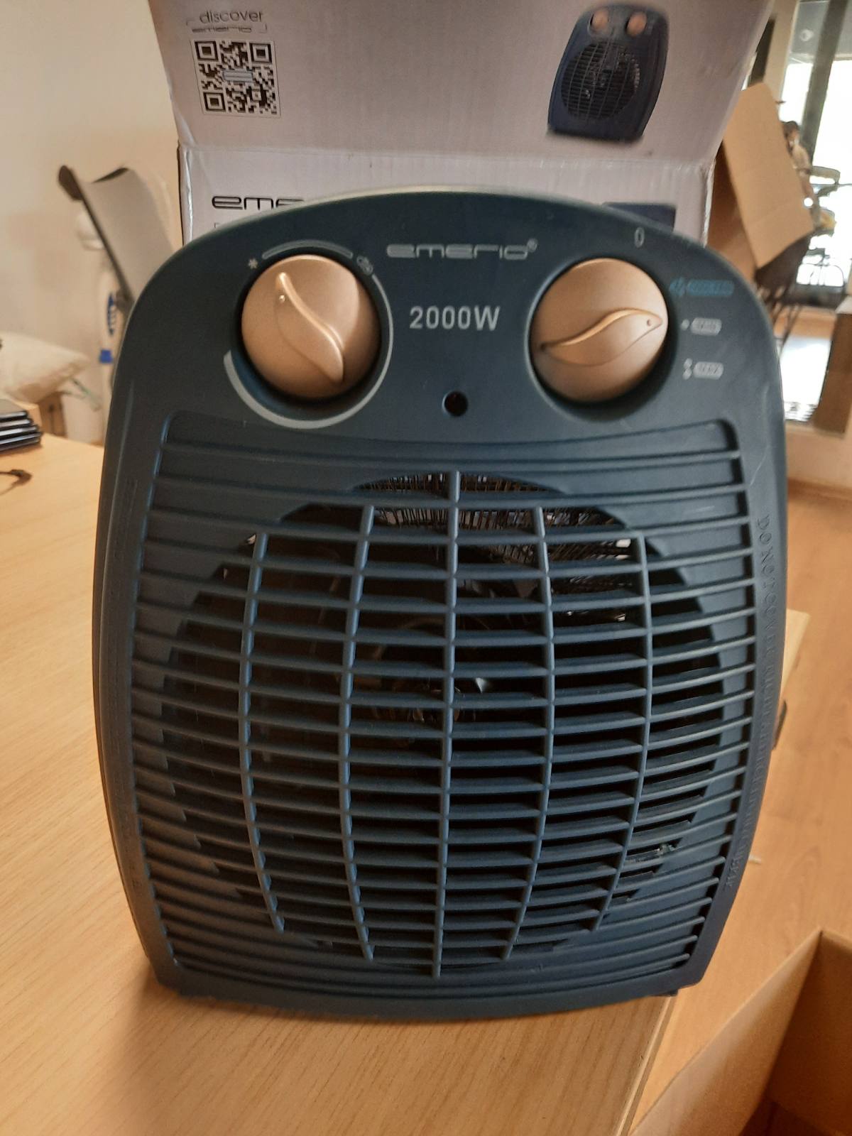162749 - EMERIO Ngrohës me Ventilator, Fuqia 2000W, Kapacitet 25m², 2 Nivele Ngrohjeje + Funksion Ventilatori, Termostat i Rregullueshëm, i Lëvizshëm, i Vogël dhe i Lehtë, me Çelës Sigurie me Hapje Lart