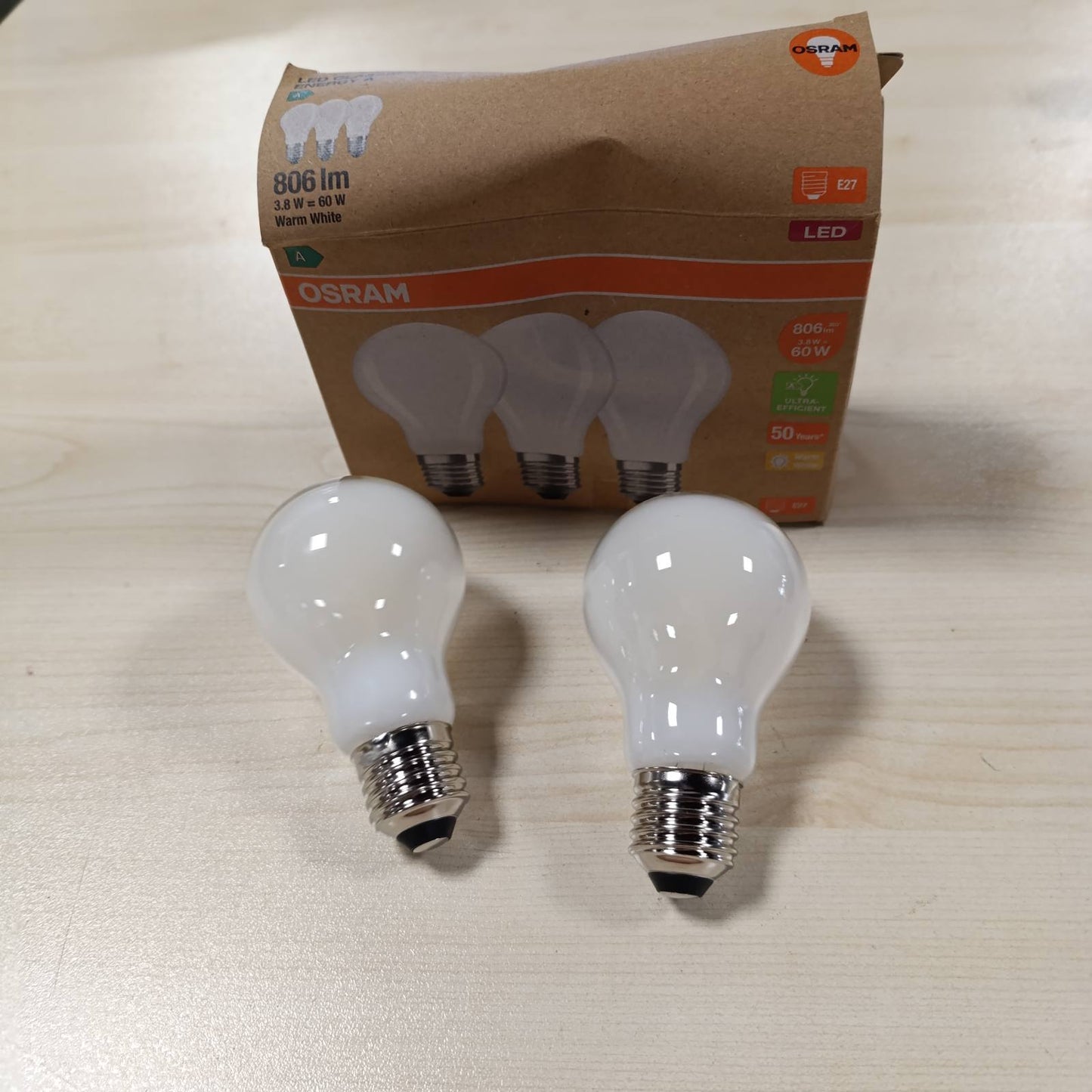 185227 - OSRAM Llambat LED, Efikasitet i Lartë Klasa Energjie A, Pako 3 cope, Zevendëson 60W Llambat Inkandeshente, Formë Llambë, E Bardhë e Ngrohtë (2700K), E27, Xham i Mbuluar me Açar