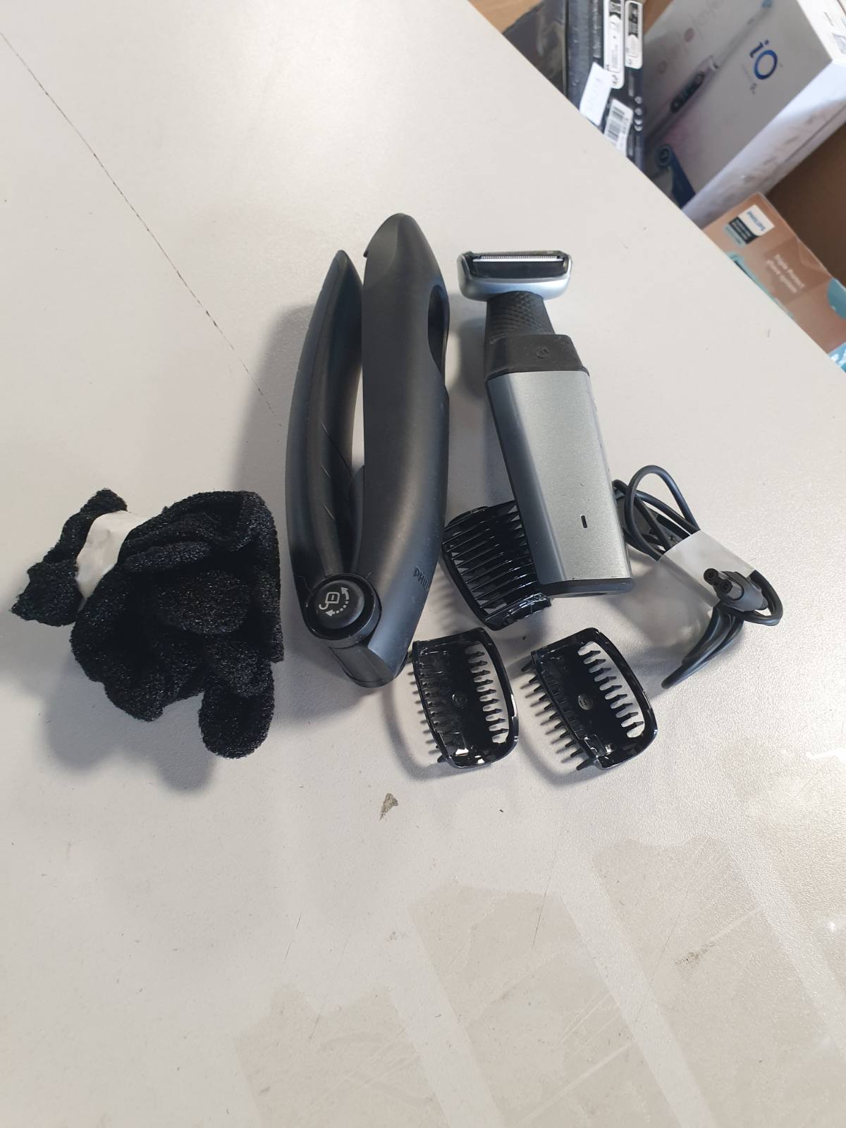 315561 - PHILIPS Makinë prerëse për bikini dhe trup Bodygroom Series 5000, e papërshkueshme nga uji, jetëgjatësi e baterisë 60 minuta, modeli BG5021/16