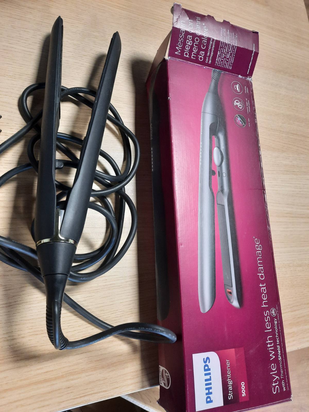 302972 - PHILIPS Pjastër flokësh Seria 5000 me Teknologji ThermoShield, e zezë, Modeli BHS510/00