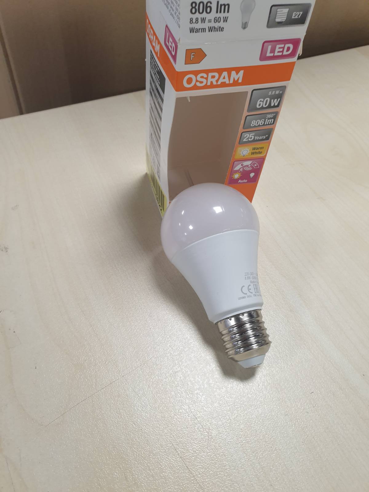 198531 - OSRAM Llampa LED SUPERSTAR+ CLASSIC A 60 FR, E27 Bazë, Formë Llambë, 8.8W, 806lm, 2700K, Dritë E Bardhë E Ngrohtë, me Sensor Lëvizjeje dhe Fikje Automatike