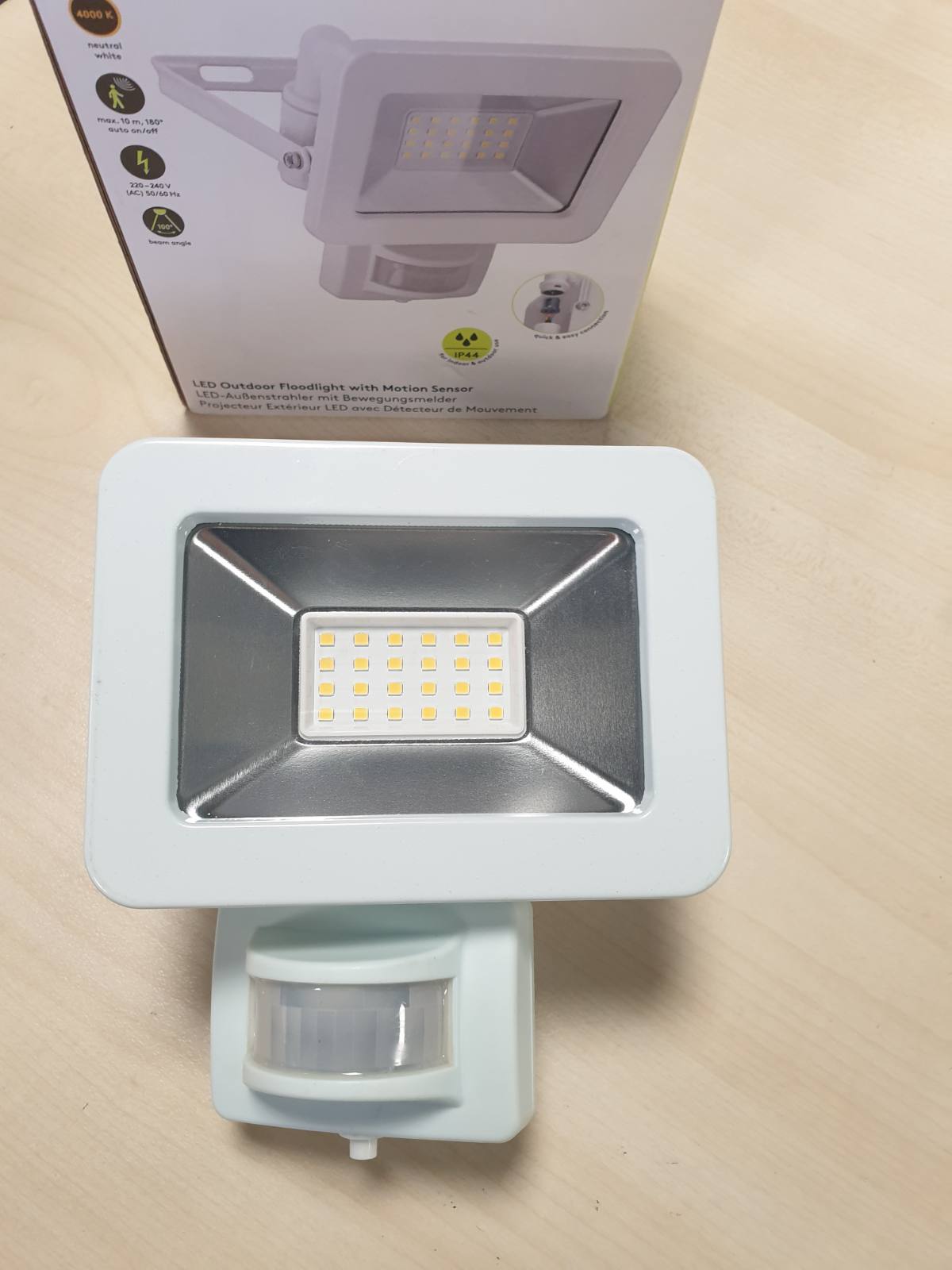 184660 - GOOBAY Dritë LED Modeli 53880 me Sensor Lëvizjeje PIR për Jashtë, 20W, IP44, Dritë e Bardhë Neutrale, 1700 lm, e Montuar në Mur, Dritë e Bardhë
