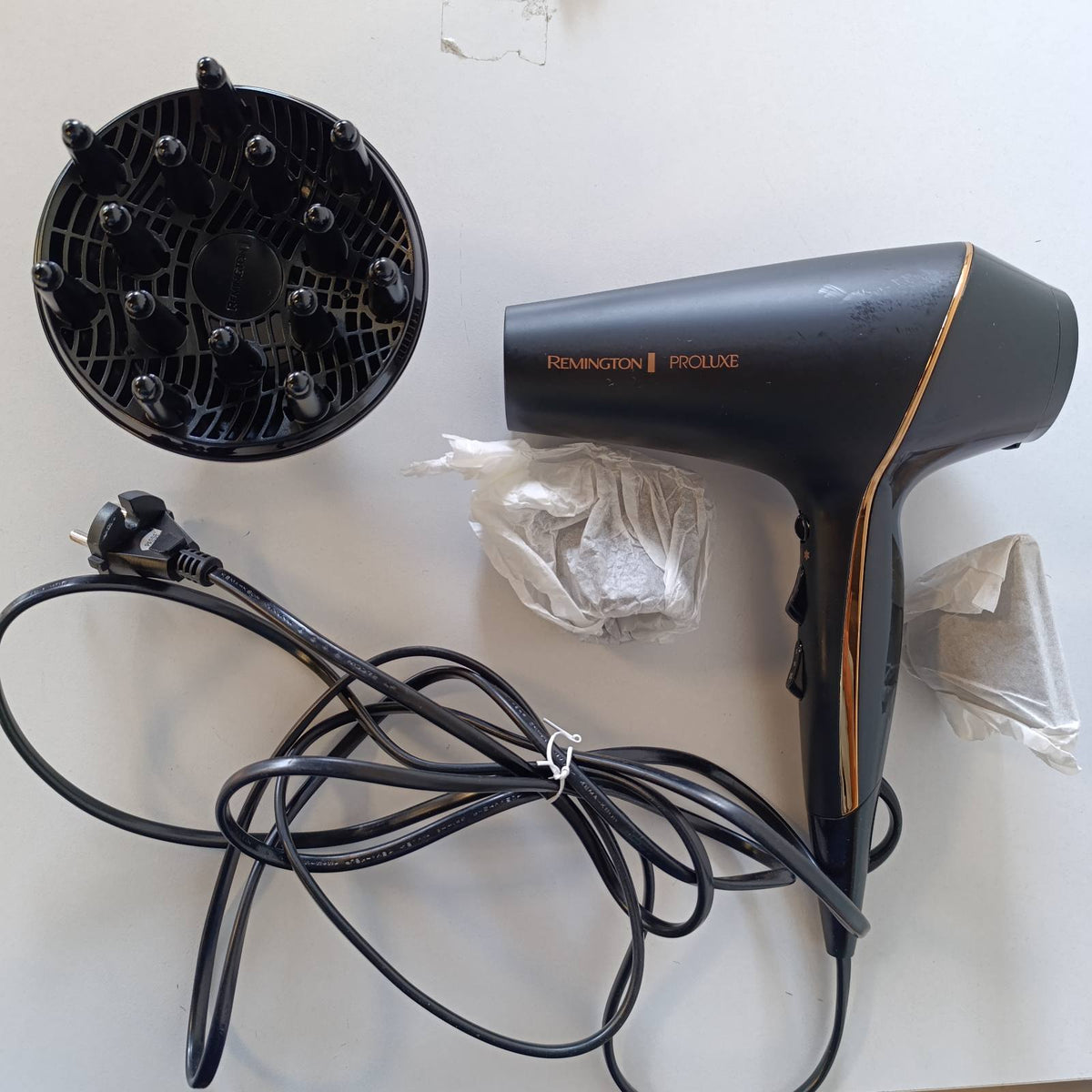 315995 - REMINGTON Tharëse flokësh me jon, teknologji OptiHeat, 2400W, 150 km/orë, 2 koncentratorë, difuzor, PROluxe Midnight AC9140B