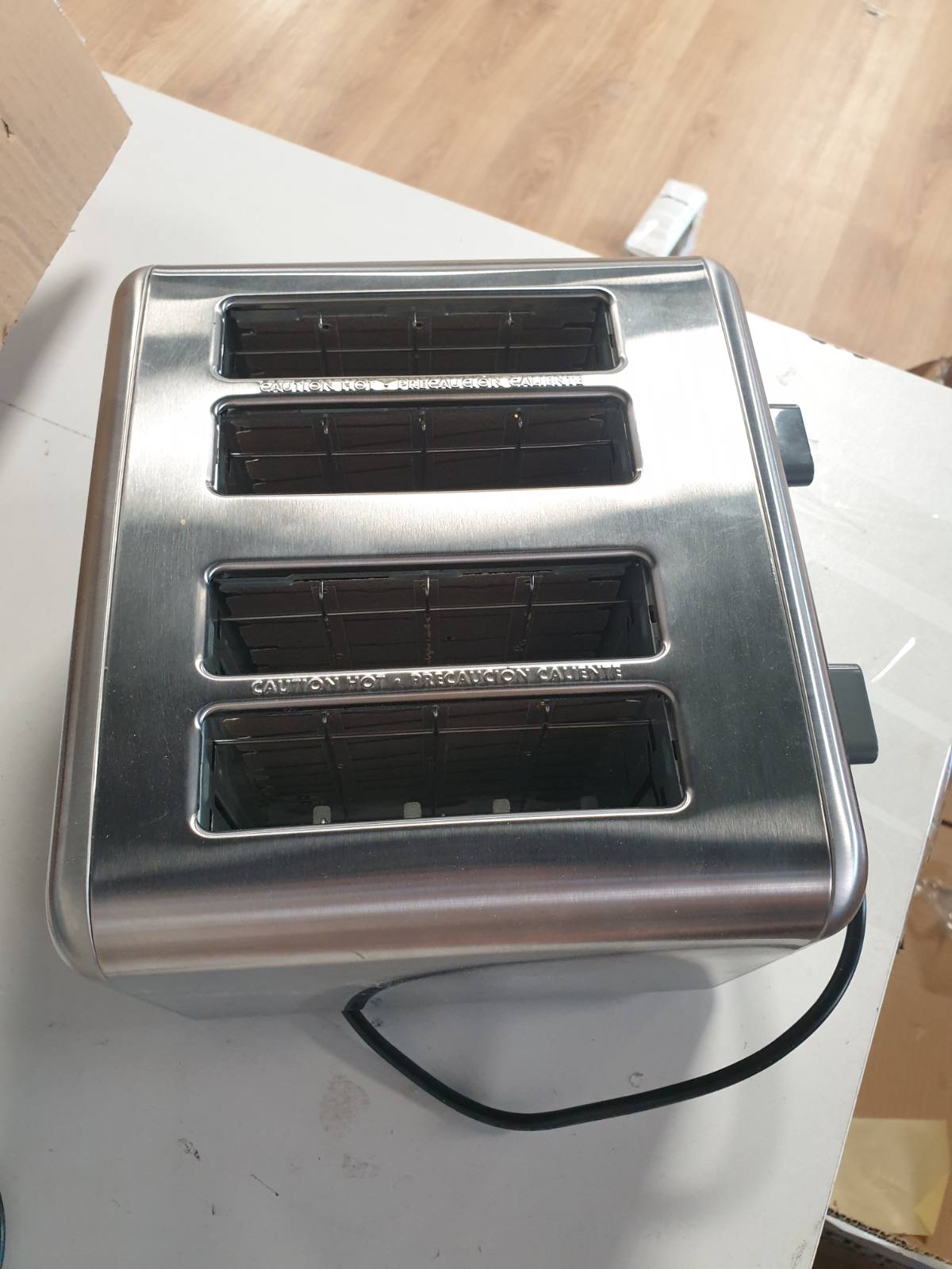 277451 - BELLA Toster me 4 feta, 6 nivele skuqjeje, funksion automatik fikjeje dhe ngrohjeje