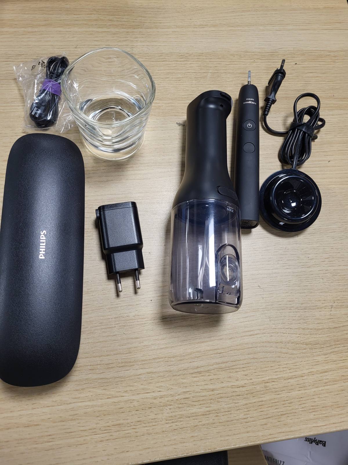 289404 - PHILIPS Sonicare Ujitës oral me fill dentar elektrik dhe furçë dhëmbësh elektrike DiamondClean 9000 - E zezë (Modeli HX3886/43)