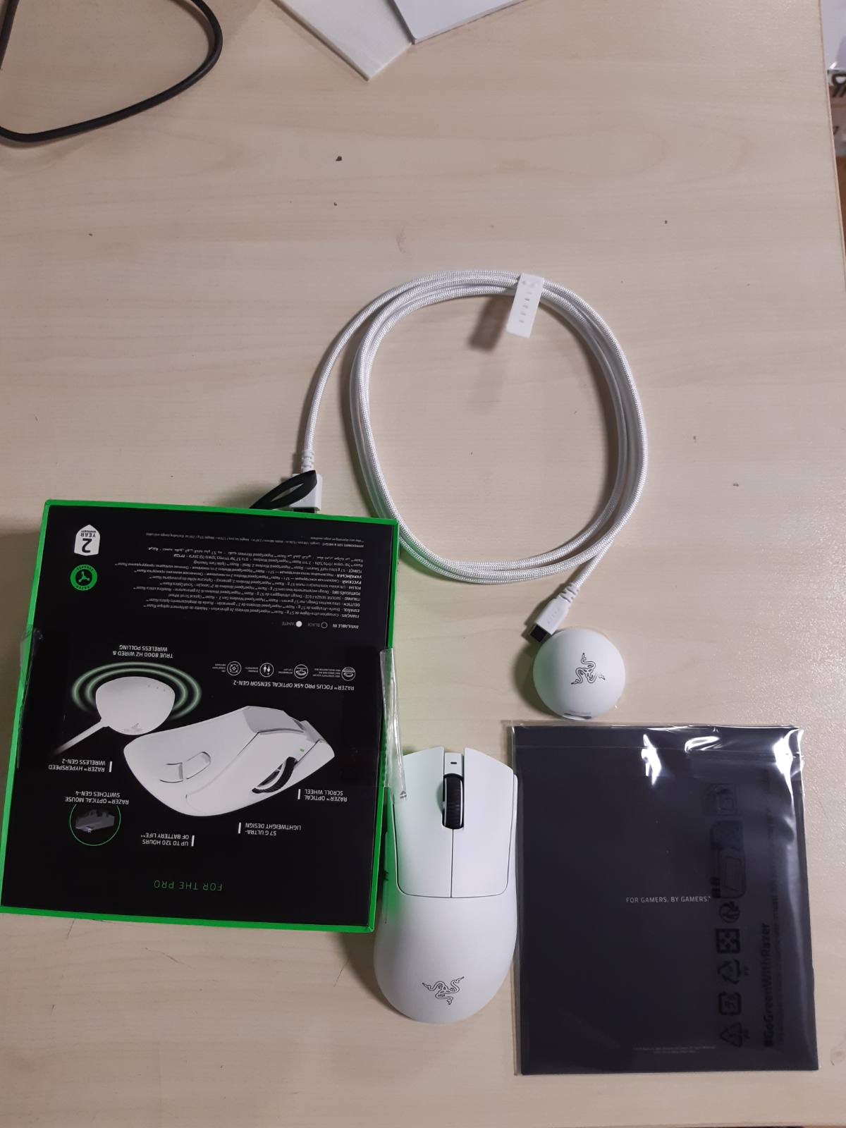 276072 - RAZER DEATHADDER V4 PRO - Maus elektronik ergonomik pa tel, ultra i lehtë - 57g - 2.4 GHz Hyperspeed - Sensor optik Focus Pro 45K - deri në 8K Hz polling - Çelësa mausi Gen-4 | E bardhë