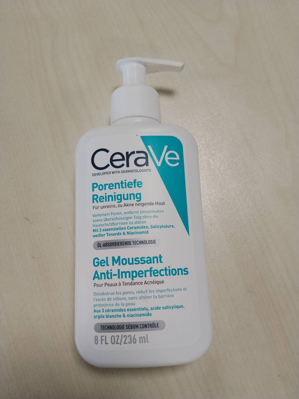 290304 - CERA VE - Xhel pastrues me shkumë për pastrimin e thellë të poreve me acid salicilik, 236 ml