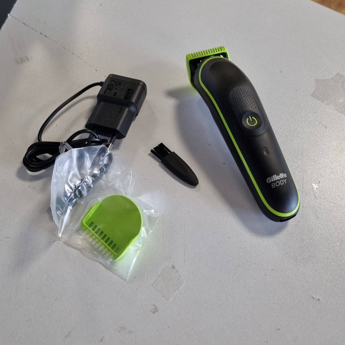 302946 - GILLETTE LABS Makinë prerëse për trupin + intim i3 për meshkuj, e zezë/e gjelbër