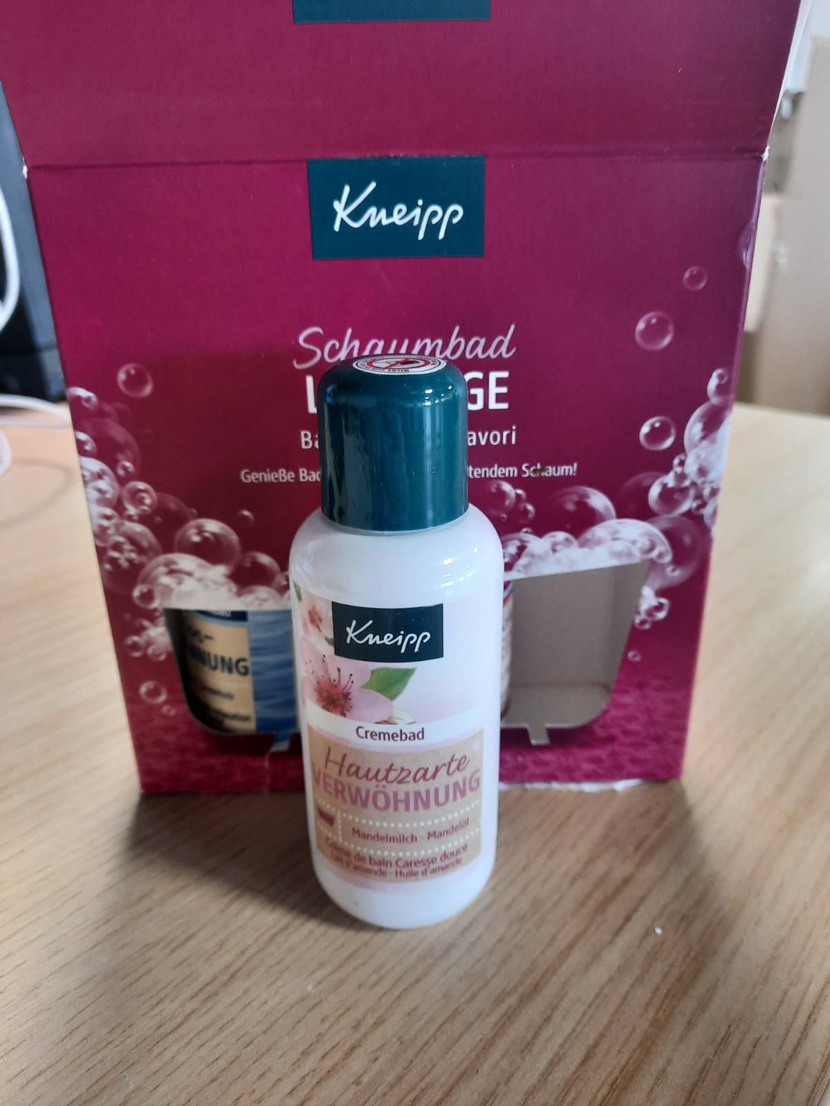 319011 - KNEIPP Set Dhurate Bubble Bath Favorites - 3 aditivë për banjo, 2x Banjë me Bubble Care Aroma 100 ml, 1x Banjë me Krem 100 ml