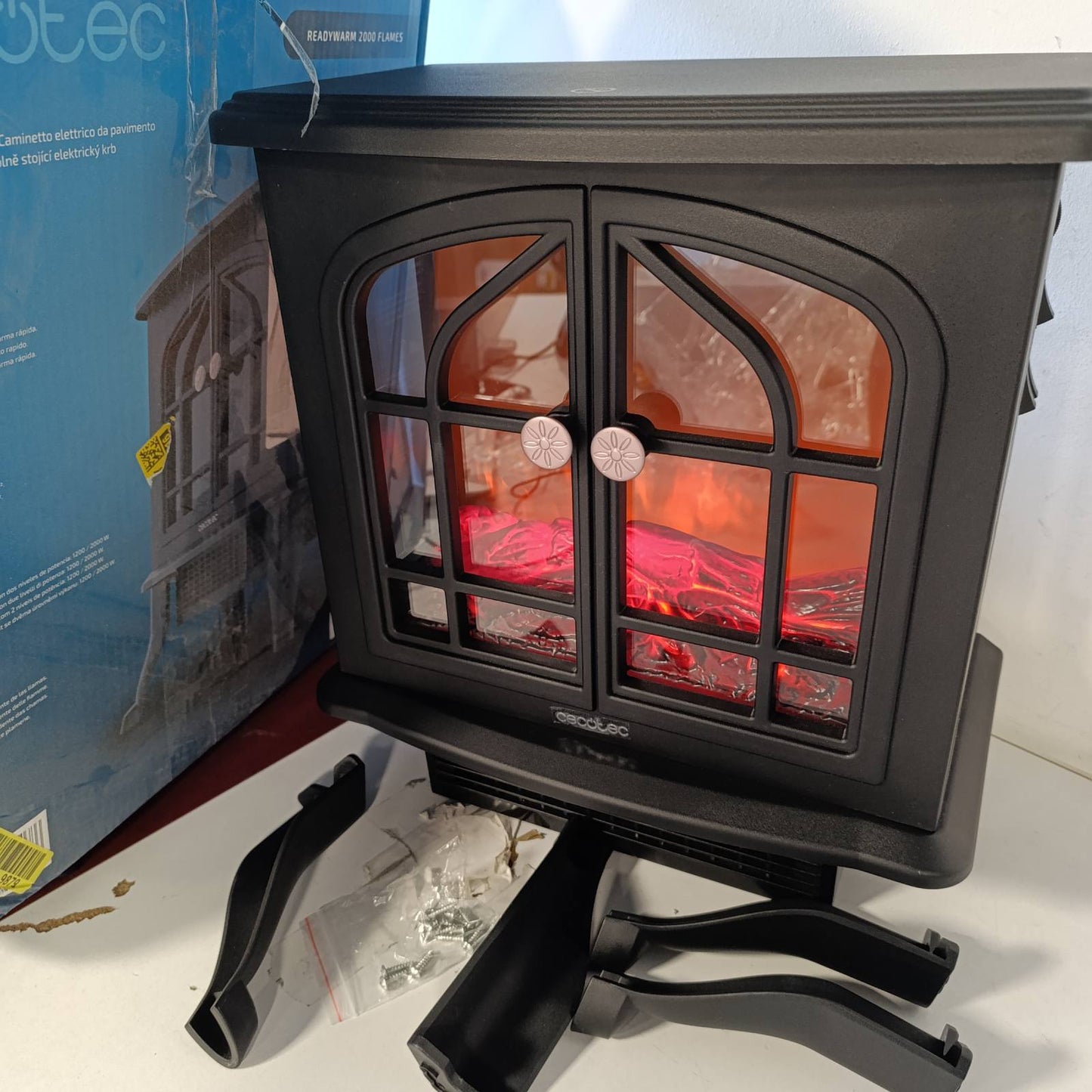 288275 - Cecotec Oxhak elektrik i pavarur ReadyWarm 2000 Flames, 2000 W, 2 nivele fuqie, termostat i rregullueshëm, kontroll i pavarur i flakës, zonë mbulimi 25 m²
