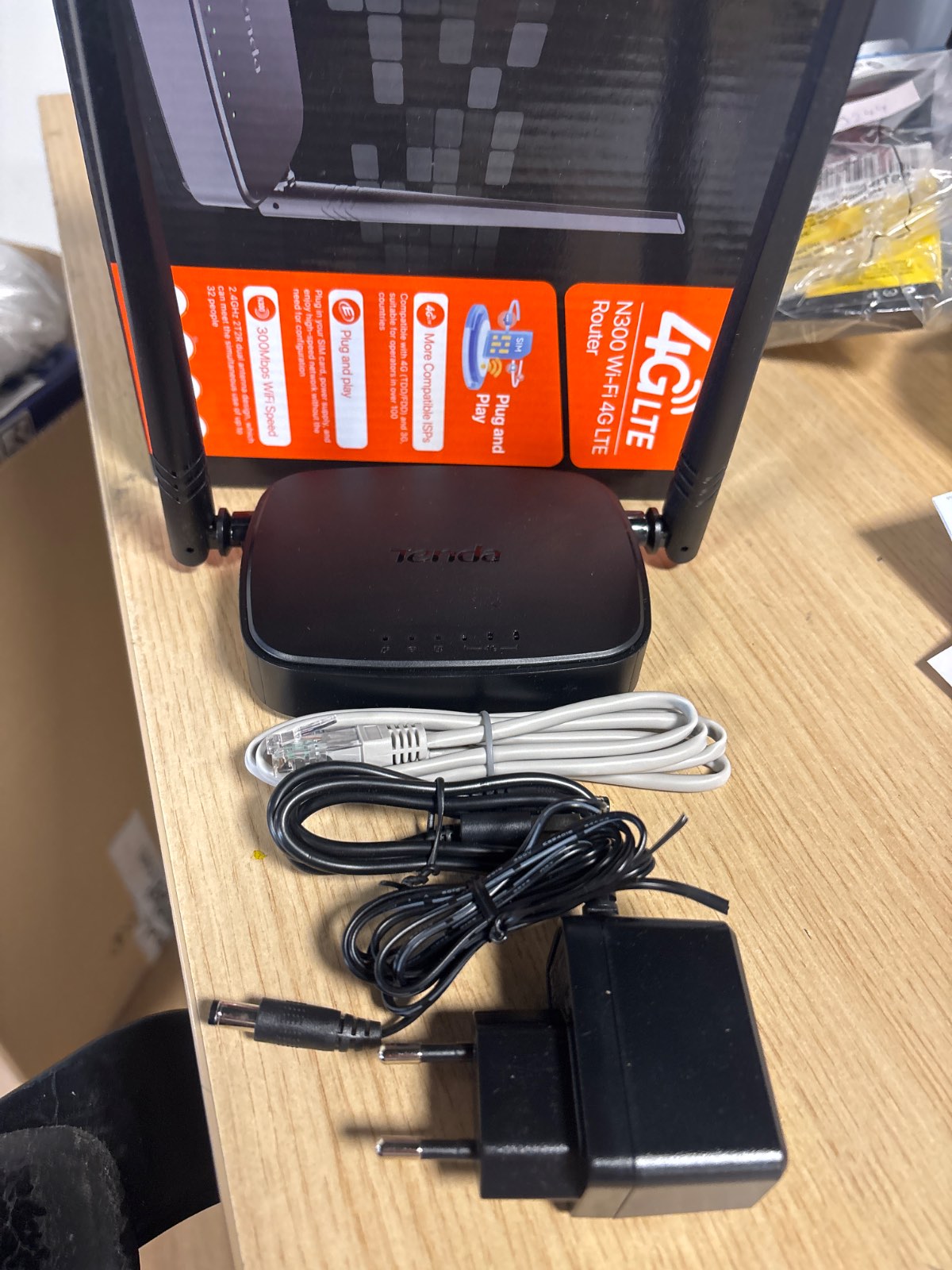 268204 - TENDA Router 4G03 Pro LTE, Kartë SIM për Router WiFi Mobile (4G Cat4 deri në 150 Mbps, 300 Mbps 2.4GHz), Porta USB-DC dhe LAN/WAN, deri në 32 pajisje, Kontroll Prindëror