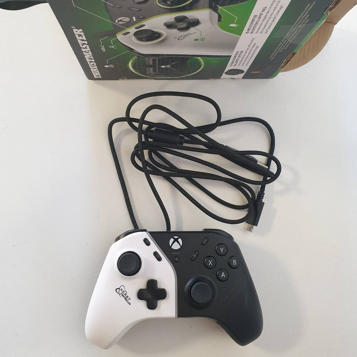 299071 - THRUSTMASTER Kontrolluesi HEART – Gamepad me efekt Hall, teknologji kundër rrjedhjes së tingujve, butona mekanikë, kyçje shkrehësi – Zyrtarisht për Xbox Series X|S dhe PC