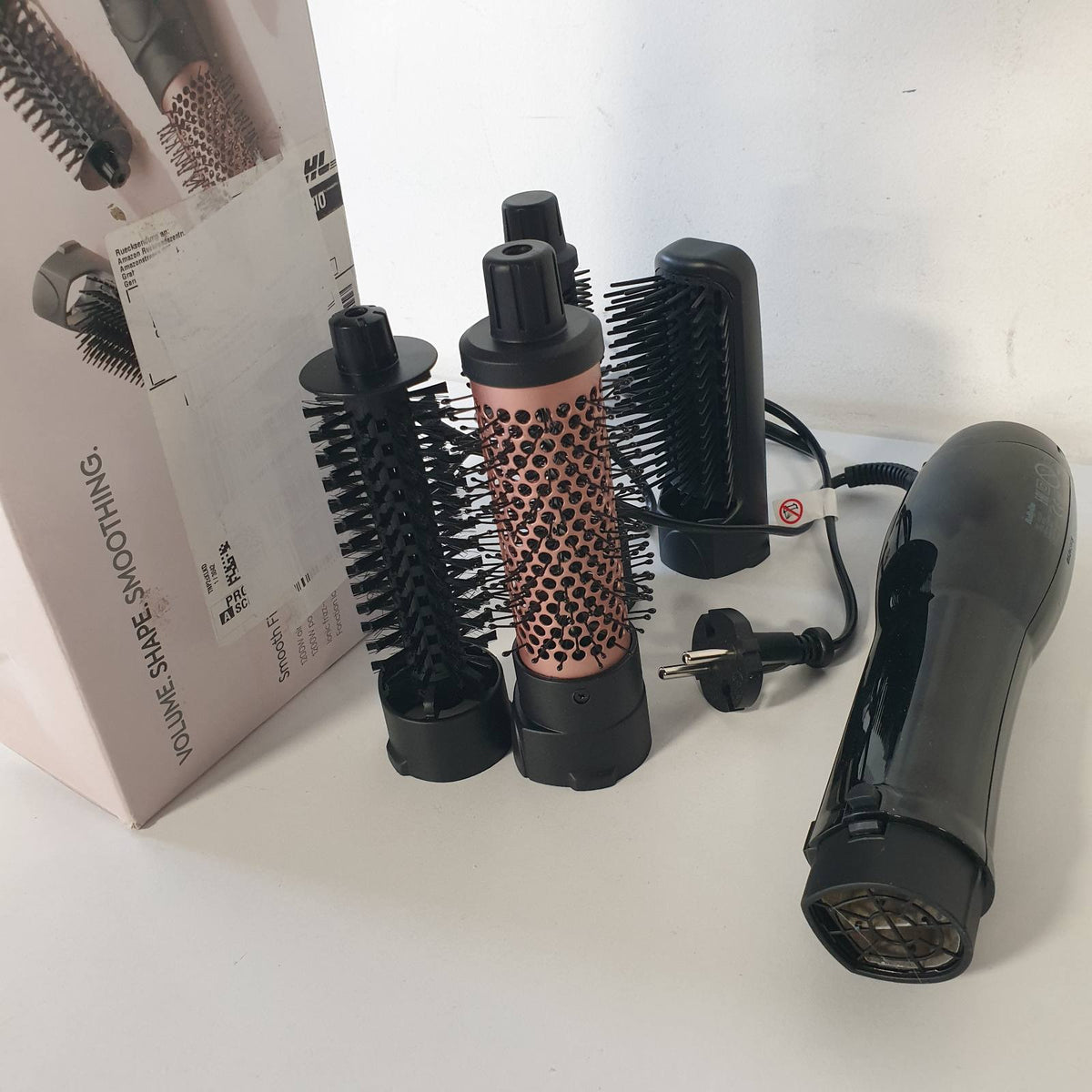 301704 - BABYLISS Smooth Finish 1200, Furçë ajri 4-në-1, 1200W, Teknologji Jonike dhe Qeramike, 4 aksesorë, E zezë/Rozë, AS122E