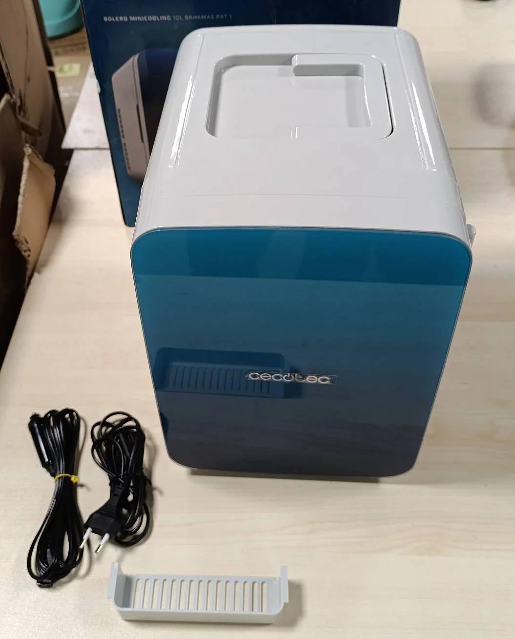 288266 - CECOTEC Frigorifer Mini 10L Bolero MiniCooling, 10 L, 12V-220V, Funksion Ftohjeje dhe Ngrohjeje, Diapazoni i Temperaturës 7-65°C