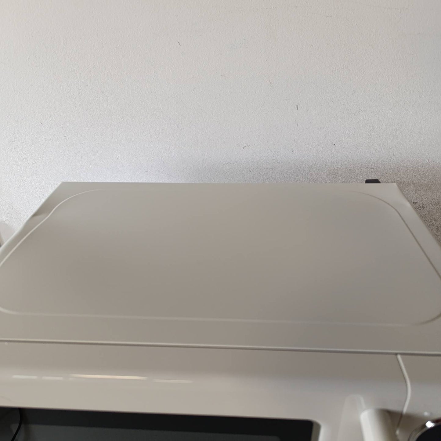 288270 - MEDION Furrë me mikrovalë Retro, 20 litra, 800 vat, 5 nivele mikrovale, 8 programe automatike, ekran dixhital, funksion shkrirjeje, kompakte, MD15000, ngjyrë bezhë