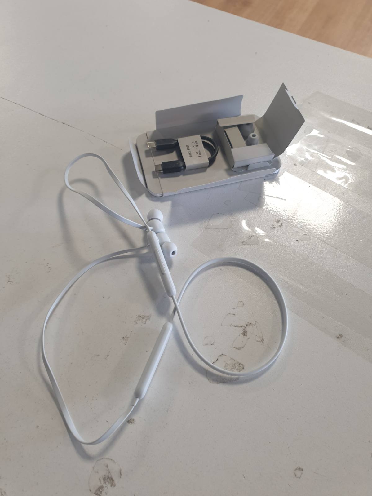 276340 - BEATS Kufje Flex për në vesh, Çip Apple W1, Bluetooth Klasa 1, 12 orë riprodhim, pa tel, Gri tymi