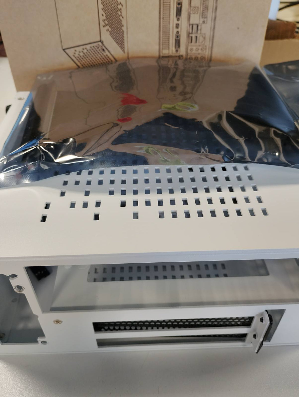 299113 - JOYJOM Kuti Alumini Mini-ITX me Ngritës PCI, Kuti për Mini PC, Faktor i Vogël SFF, Kuti për Lojëra Kompjuterike TX me Mbështetje GPU, e Bardhë