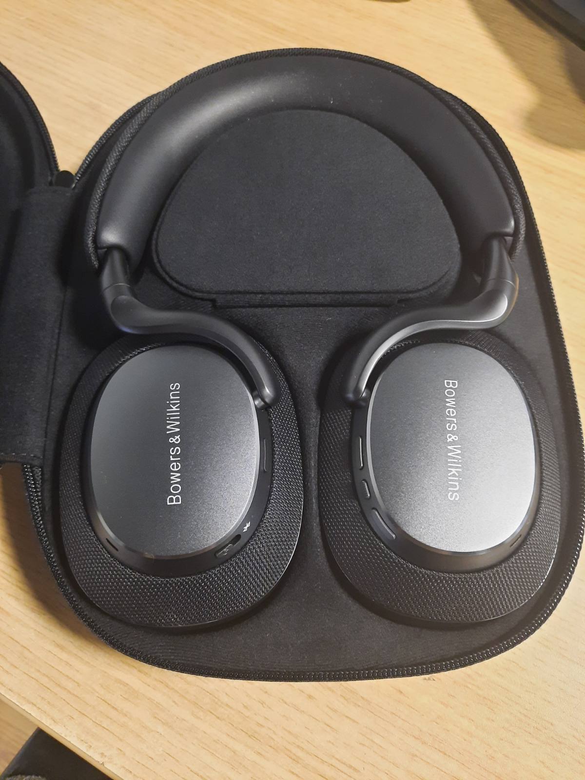 272582 - BOWERS & WILKINS Kufje Px7 S3 me Anulim Zhurme, Pa Tel, aptX™ Pa Humbje, Karikim i Shpejtë, 30 Orë Riprodhim, 8 Mikrofonë të Integruar - E Zezë Antracit