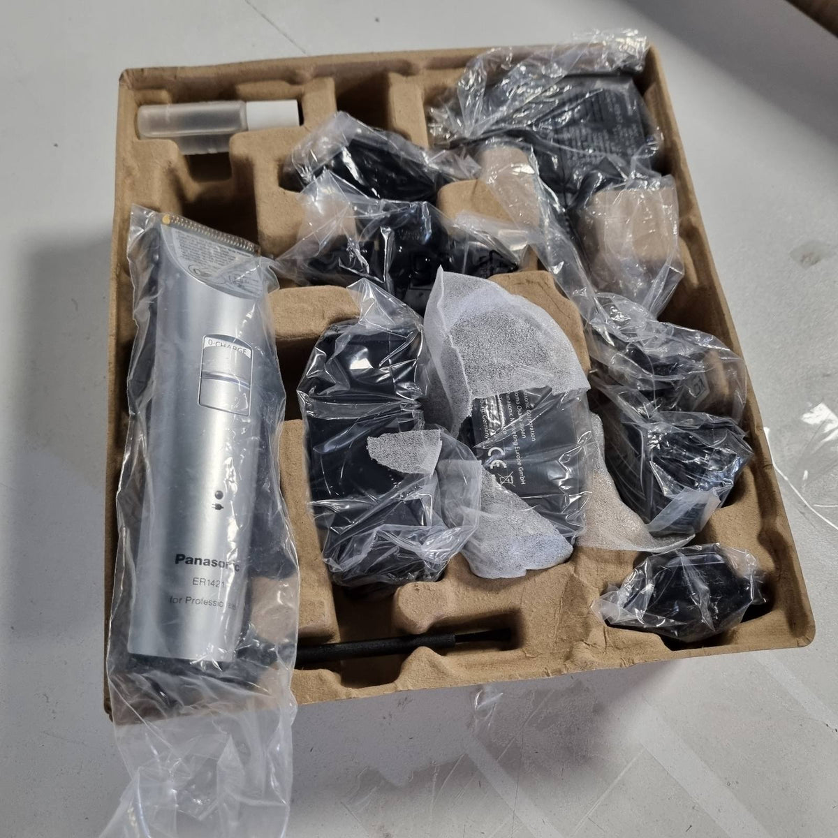 289479 - PANASONIC Makinë Prerëse Flokësh ER-1421, Funksionim me Bateri dhe Rrjet Elektronik
