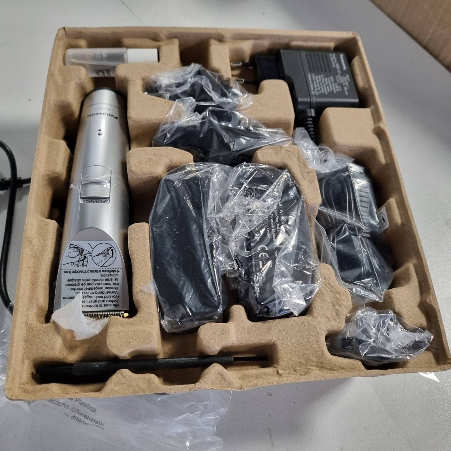 289477 - PANASONIC Makinë Prerëse Flokësh ER-1421, Funksionim me Bateri dhe Rrjet Elektronik