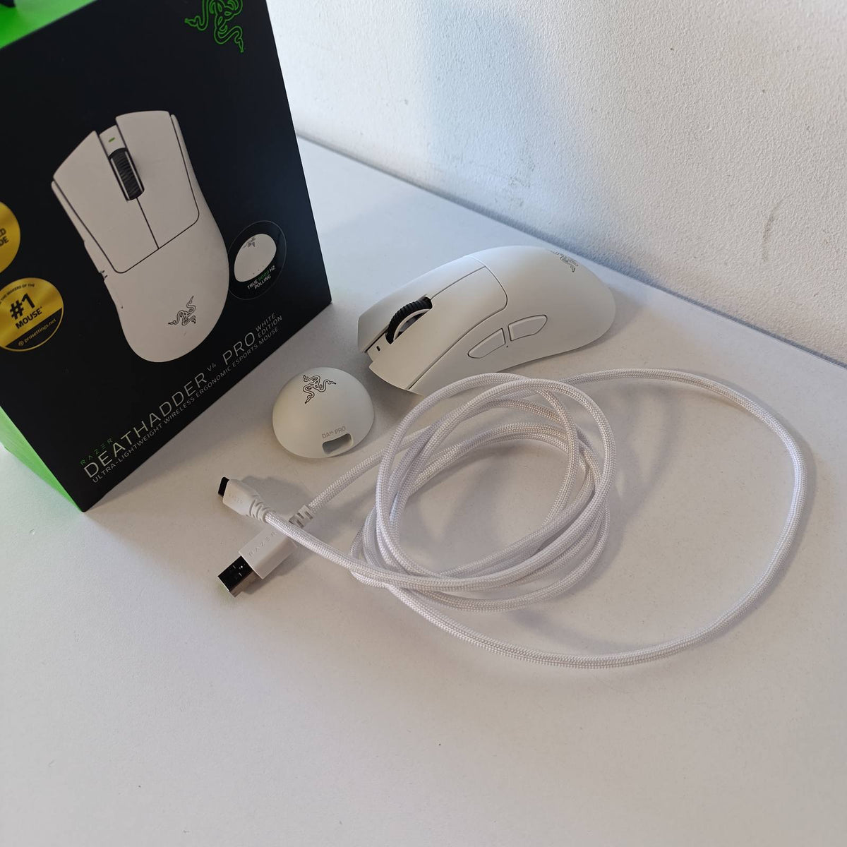 319356 - RAZER DEATHADDER V4 PRO - Maus pa tel, 57g, 2.4 GHz Hyperspeed, Sensor optik Focus Pro 45K, deri në 8K Hz polling, Çelësa Gen-4, E bardhë
