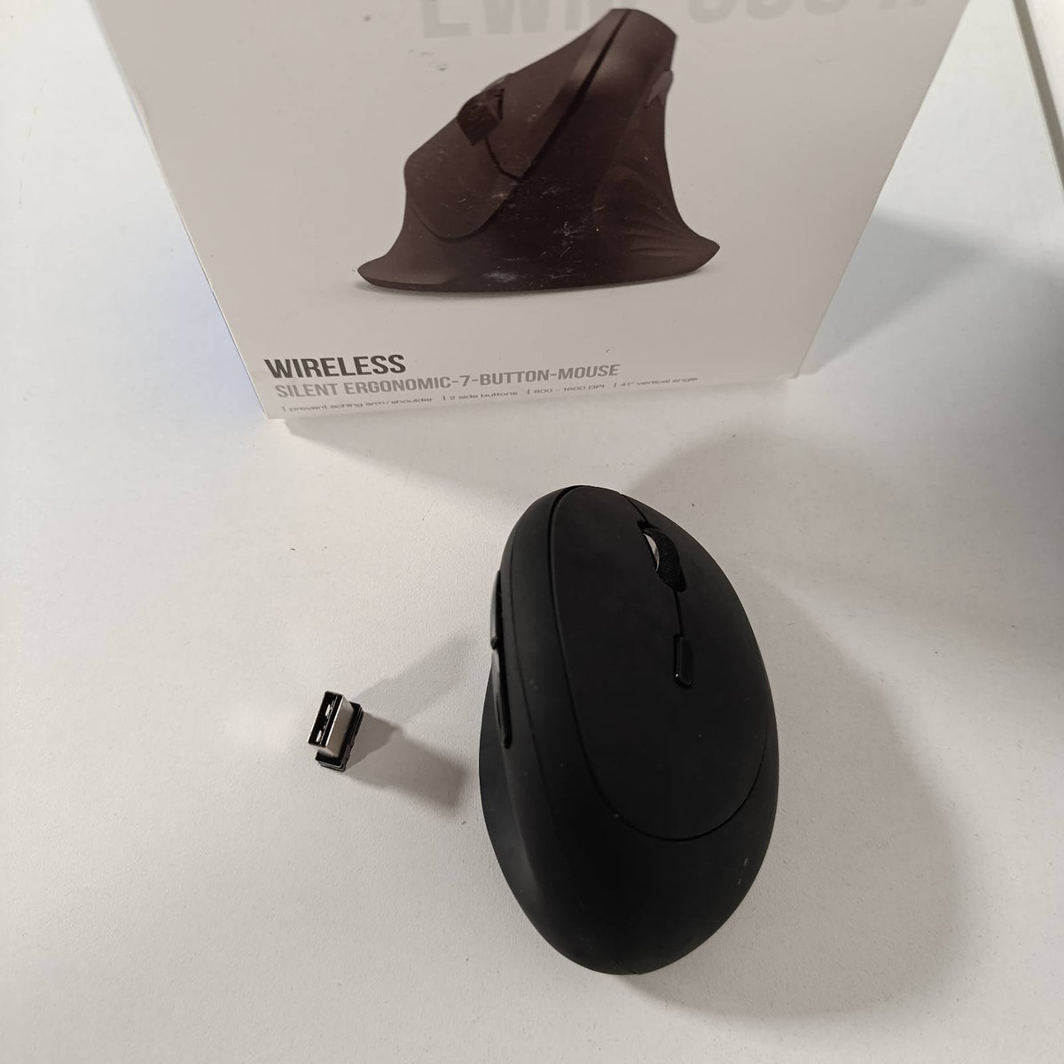 320194 - HAMA Maus vertikal pa tel, optik, 7 butona, ergonomik për dorën e djathtë, 1000/1400/1800 DPI, 2.4 GHz, i zi