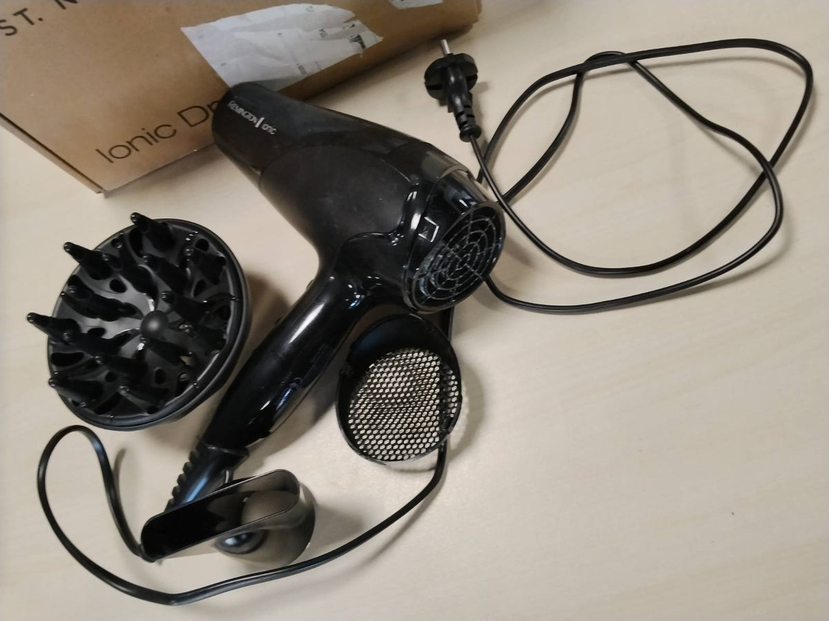 300622 - REMINGTON Tharëse Flokësh Ionic E Lehtë me Difuzor dhe Grykë Stilimi E Zezë (2200W, Jone Qeramike, 3 Cilësime Nxehtësie, 2 Cilësime të Ndara të Ventilatorit + Ftohje) D3198