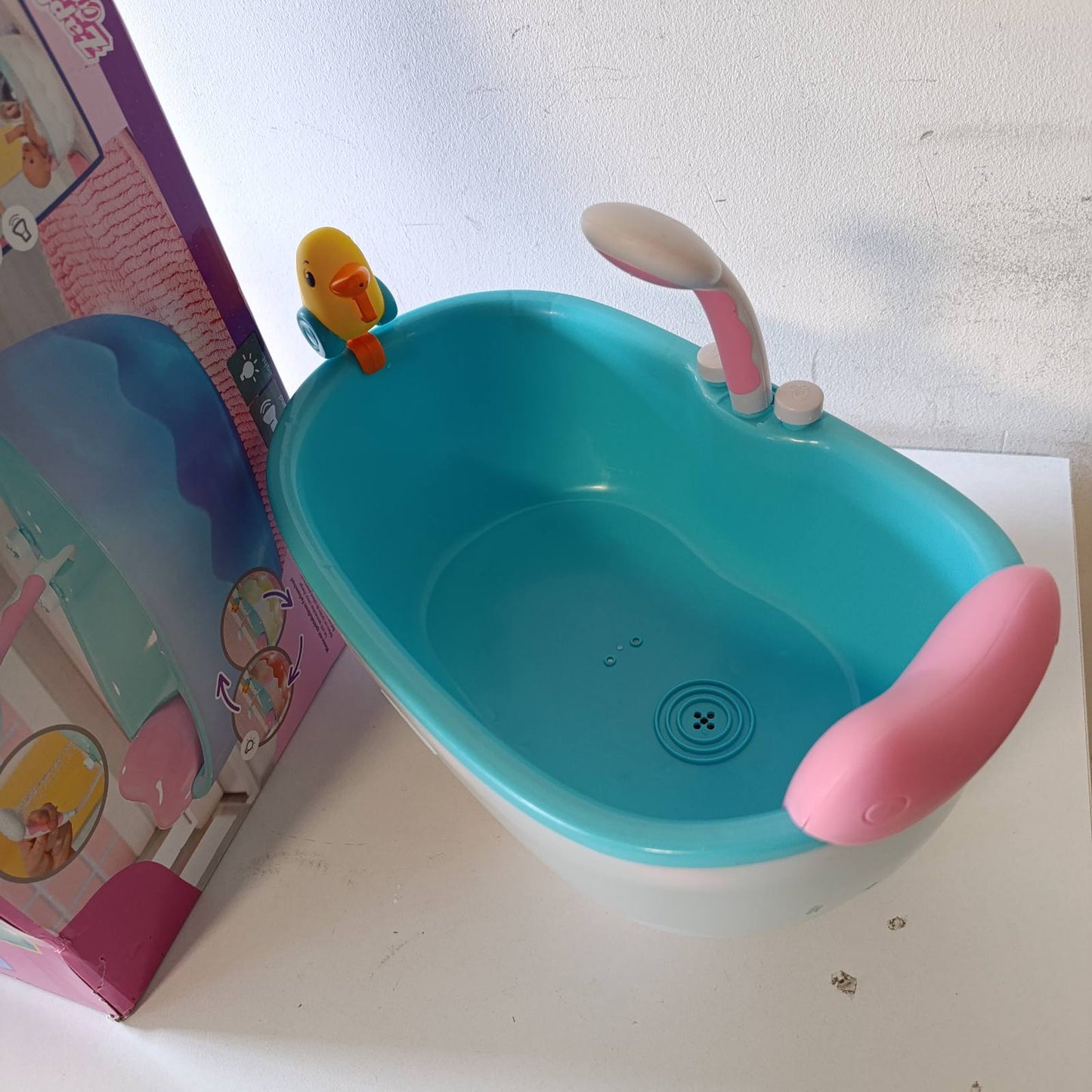292782 - BABY BORN Vaskë me Ndryshim Ngjyre - Funksion Dushi dhe Zëri - Aksesorë për kukulla 36 dhe 43 cm - Funksionon me ujë të vërtetë