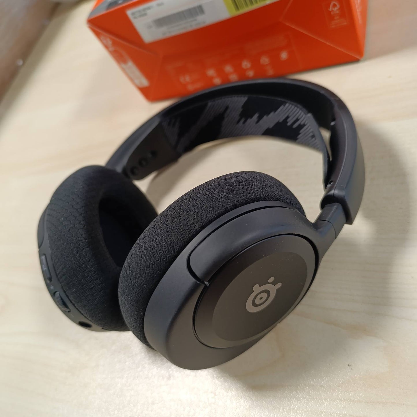 268051 - STEELSERIES ARCTIS NOVA 1 - Kufje Lojërash me Shumë Sisteme, Hi-Fi me Drajverë, Tingull Hapësinor 360°, Jastëkë Veshësh me Shkumë Memorieje, Mikrofon me Anulim Zhurmesh, PC, PS5, PS4, Switch, Xbox, E Zezë