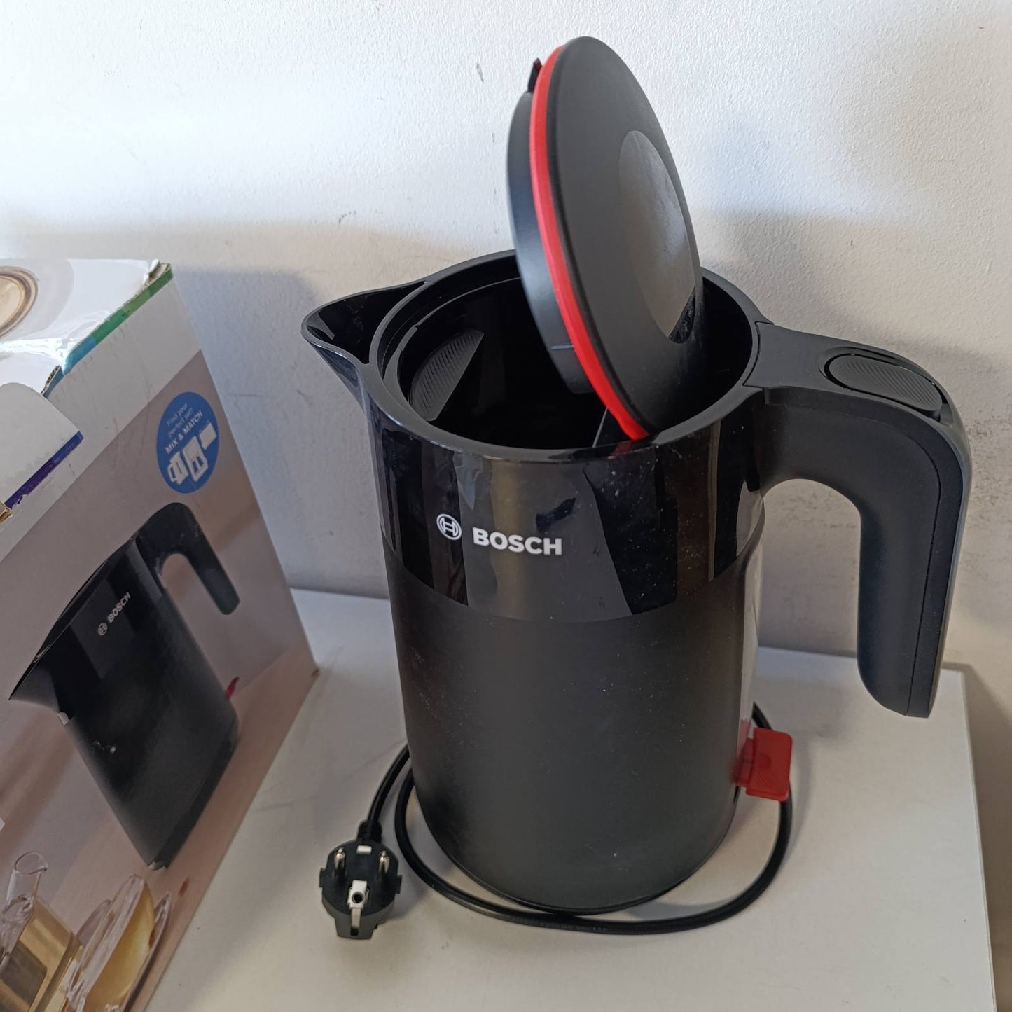 277464 - BOSCH Çajnik pa tel MyMoment TWK2M163, 1.7 L, 2400 W, fikje automatike, mbrojtje nga mbinxehja, filtër i lëvizshëm, mbrojtje nga zierja pa ujë, e zezë mat