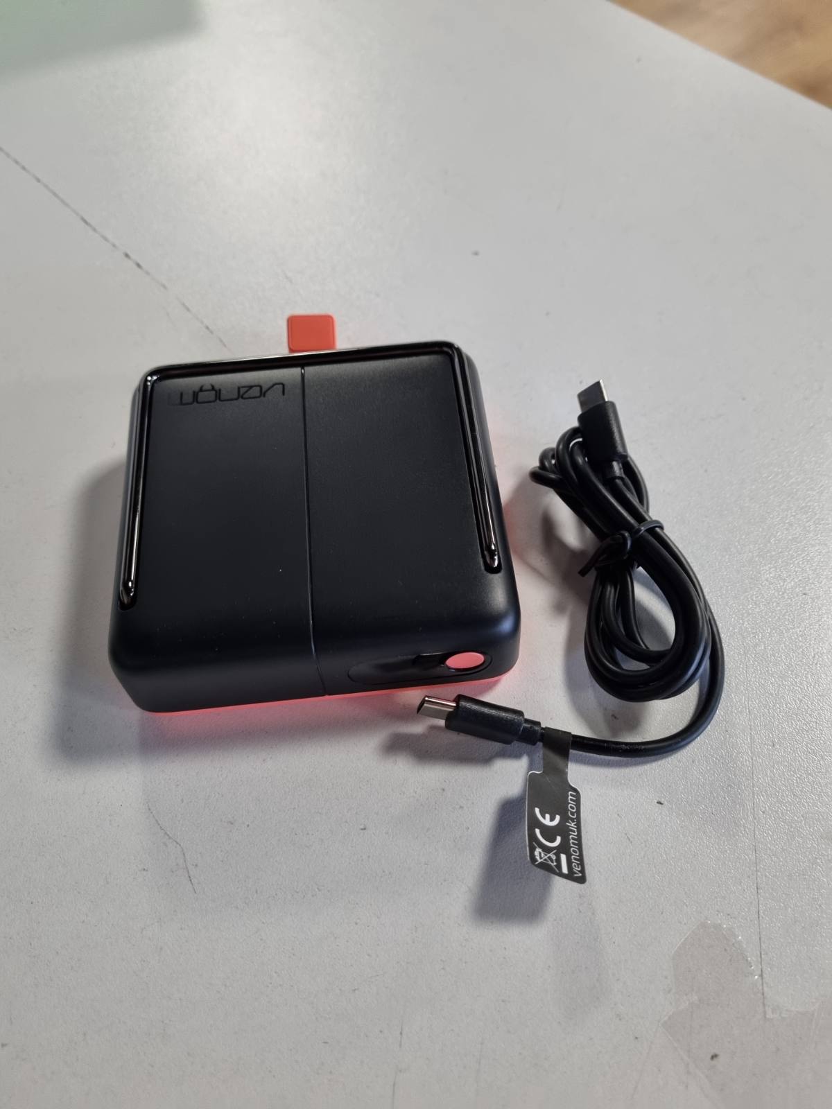 308811 - VENOM Bankë dhe mbështetëse për Nintendo Switch 2, Karikues portativ 20000mAh me mbështetje dhe ekran LED