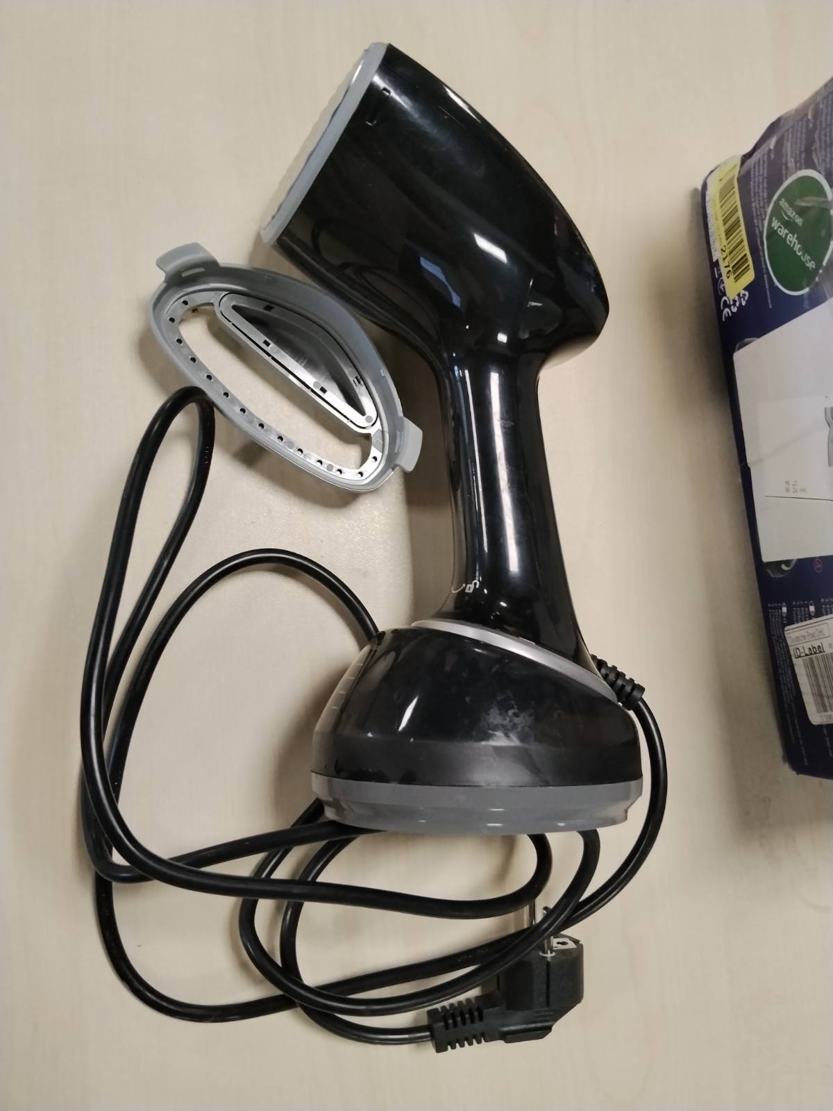288360 - MAGIO Avullues për Veshje 1700 W, Ngrohje e Shpejtë, Avull 28 g/min, Funksionim Vertikal dhe Horizontal, Kundër Pikave, Mbyllje Automatike, Depozitë e Lëvizshme 350 ml