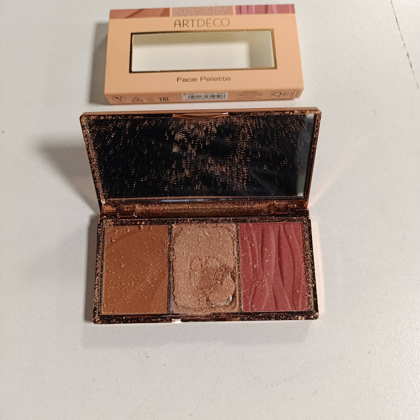 321680 - ARTDECO - Paletë për fytyrën 3-në-1 me bronzues, skuqës dhe highlighter - 1 copë