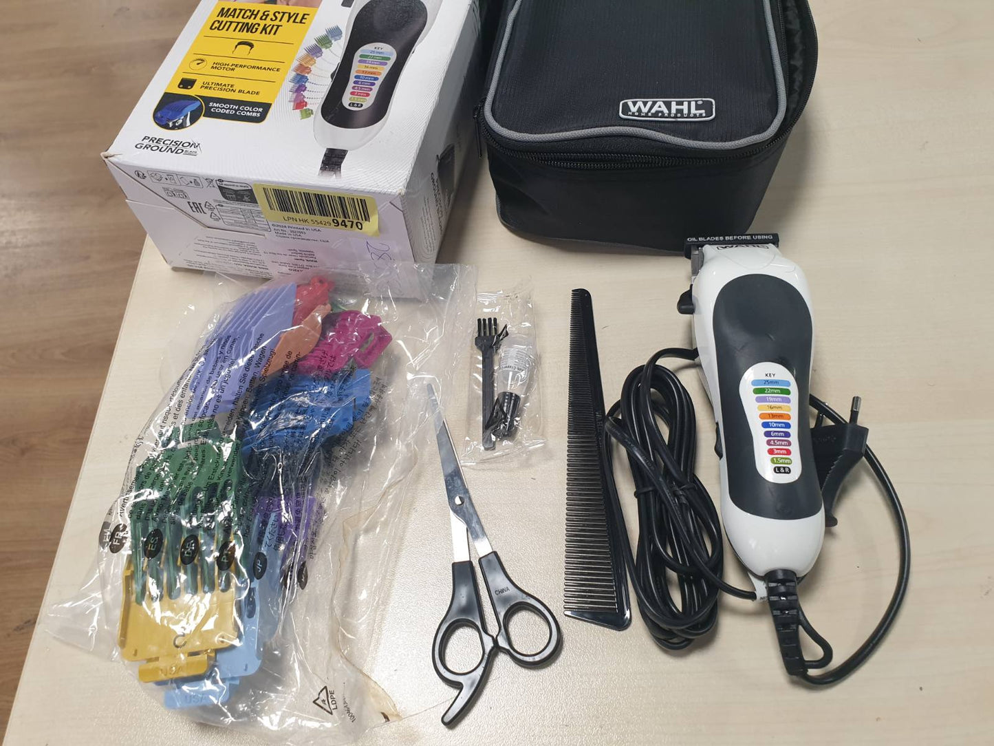 289568 - WAHL Makinë prerëse flokësh Color Pro me kabllo për burra, me aksesorë në çantë dore, 10 krehëra udhëzues shumëngjyrësh