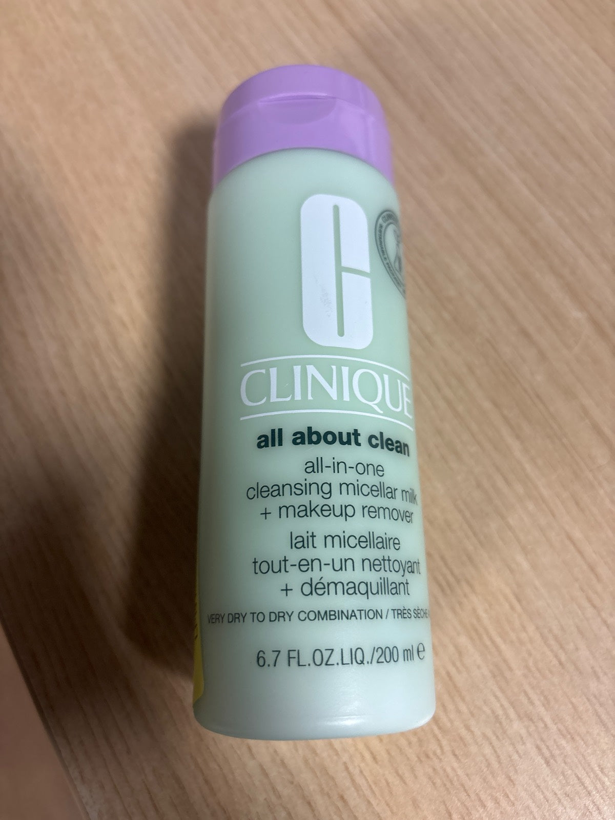289760 - CLINIQUE All About Clean™ Qumësht Micelar Pastrues Gjithëpërfshirës + Heqës Grimi | Qumësht Micelar | Heq Grimi për Fytyrën, Sytë dhe Buzët | 200 ml