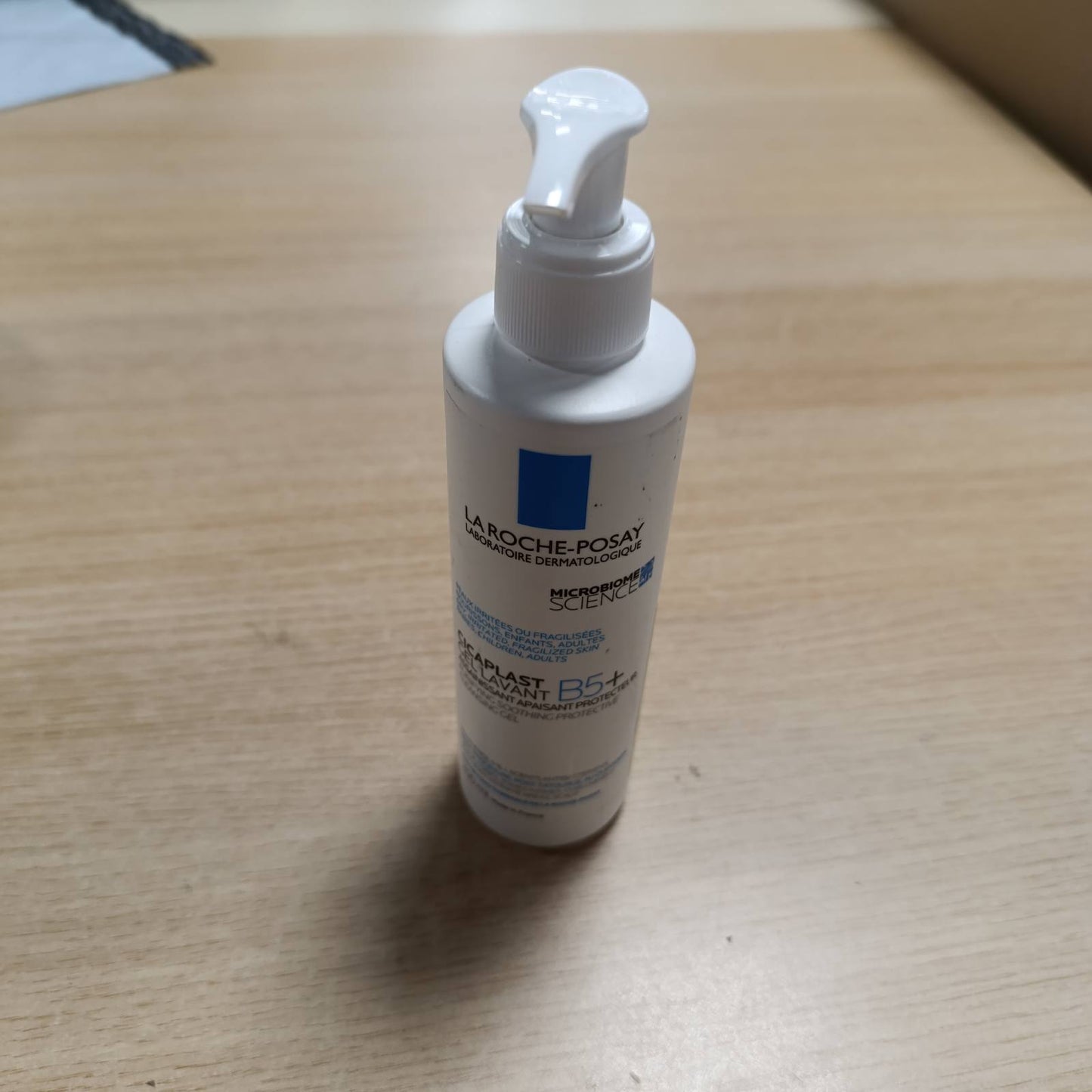 321637 - LA ROCHE-POSAY Cicaplast Lavant B5, xhel pastrues me shkumë, 200 ml, për trupin, fytyrën, duart dhe zonat intime, qetësues dhe hidratues