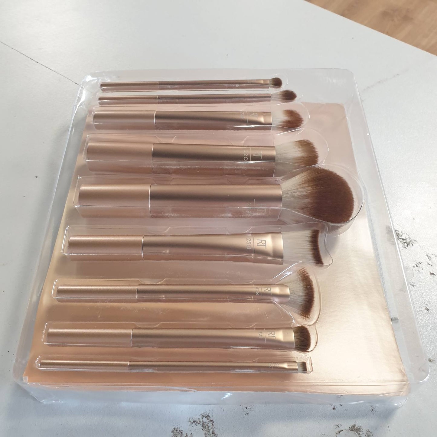 289917 - TEKNIKAT REAL - Set Furçash Grimi Au Naturale - 9 Furça për Aplikimin e Pudrave, Lëngjeve dhe Kremave - Madhësi e Madhe - I përshtatshëm për Konturin e Fytyrës dhe Syve
