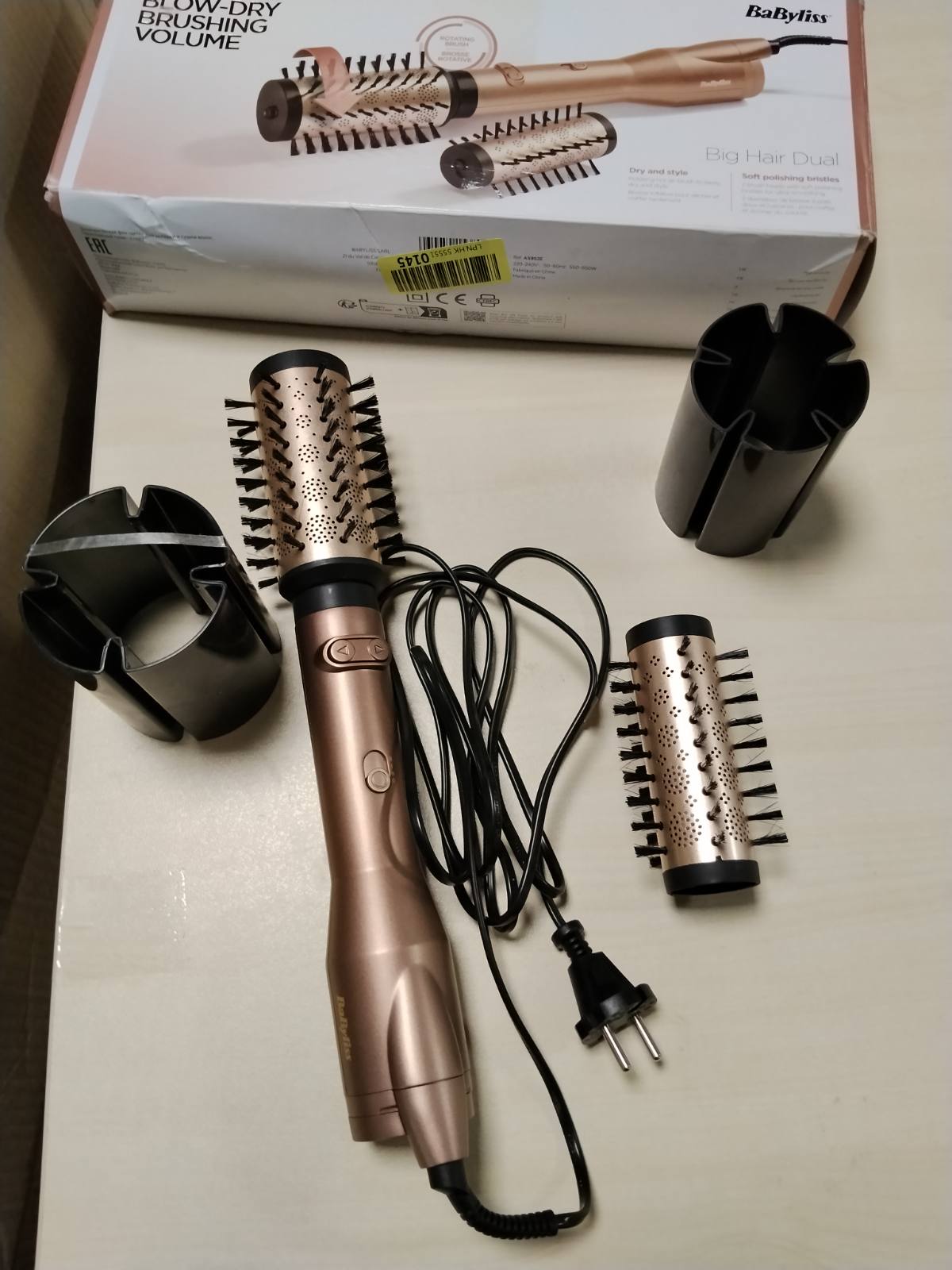 296634 - BABYLISS Furçë me ajër të nxehtë me dy rrotullime Big Hair, Teknologji Jonike me Anti-Friz, Shtojca 50 mm dhe 40 mm, 2 Drejtime Rrotullimi, 2 Cilësime Temperaturën + Çelës Cool Shot, shampanjë, model AS952E
