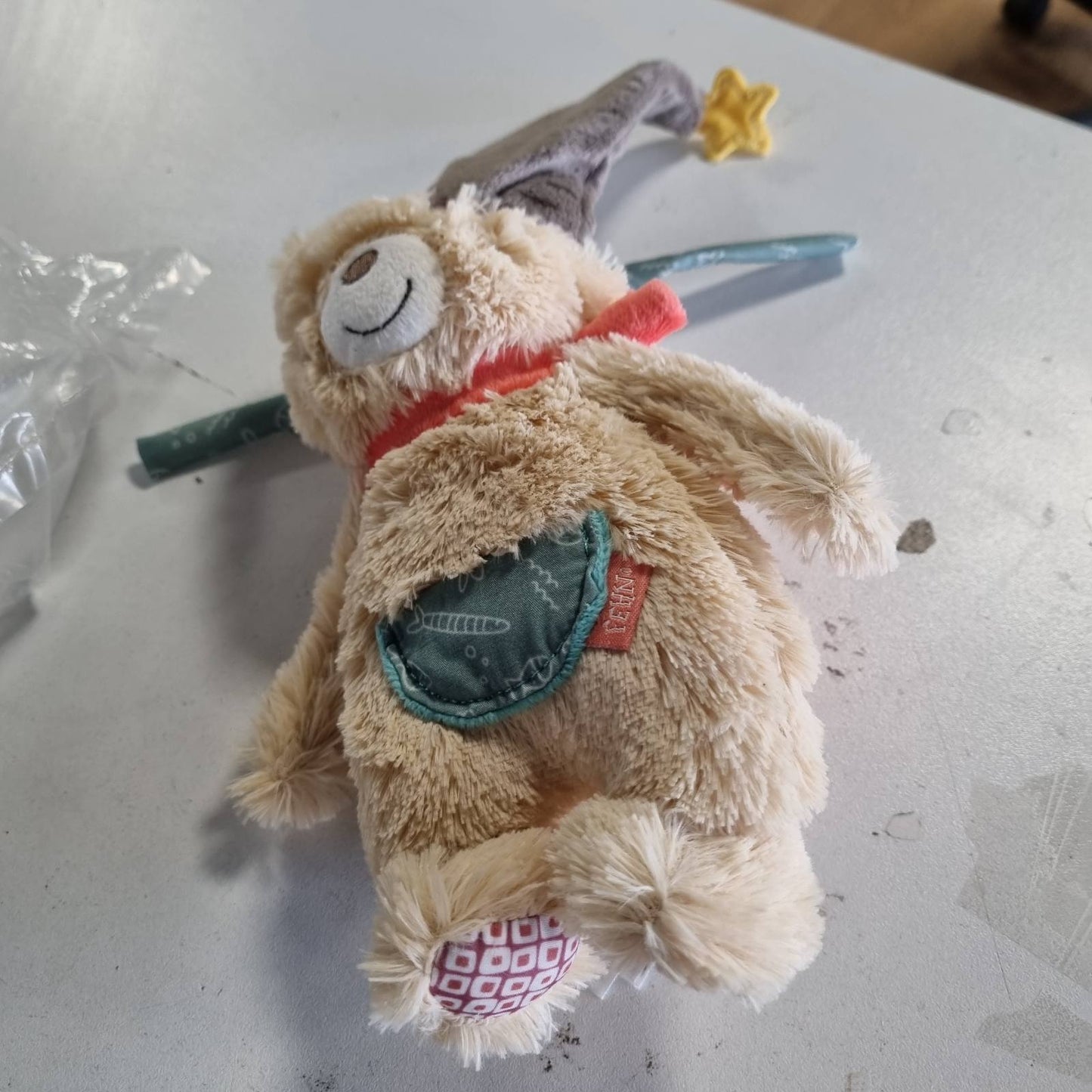 321614 - FEHN Kutia Muzikore Mini Bear Bruno – Lodër përqafuese dhe Ndihmës për Gjumi për Foshnje