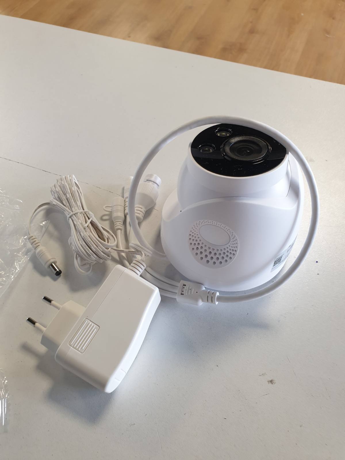 322364 - NIVIAN Kamera Sigurie e Brendshme IVIAN 2K WiFi-6, Montim në Tavan, Shikim i Dyfishtë Natën, Zbulim Inteligjent i Lëvizjes me IA, Audio Dypalëshe, Ruajtje në Cloud, e pajtueshme me Setet CCTV